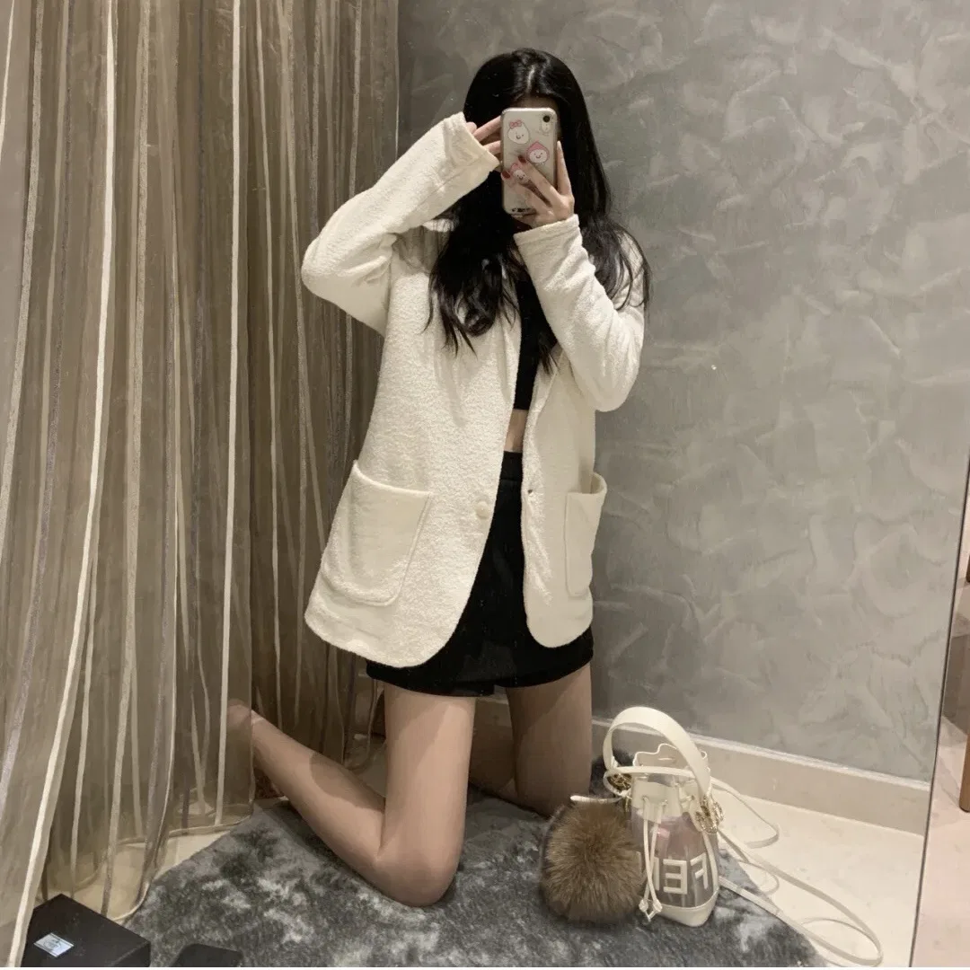 FEN 27FW CMBSDWE 088 버킷백 10
