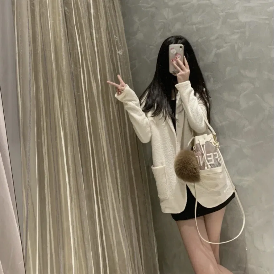 FEN 27FW CMBSDWE 088 버킷백 11