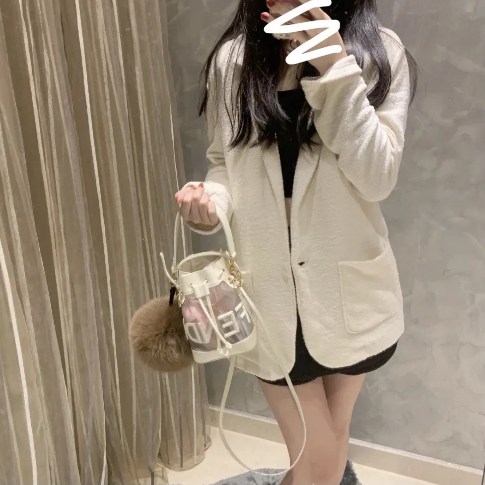 FEN 27FW CMBSDWE 088 버킷백 12