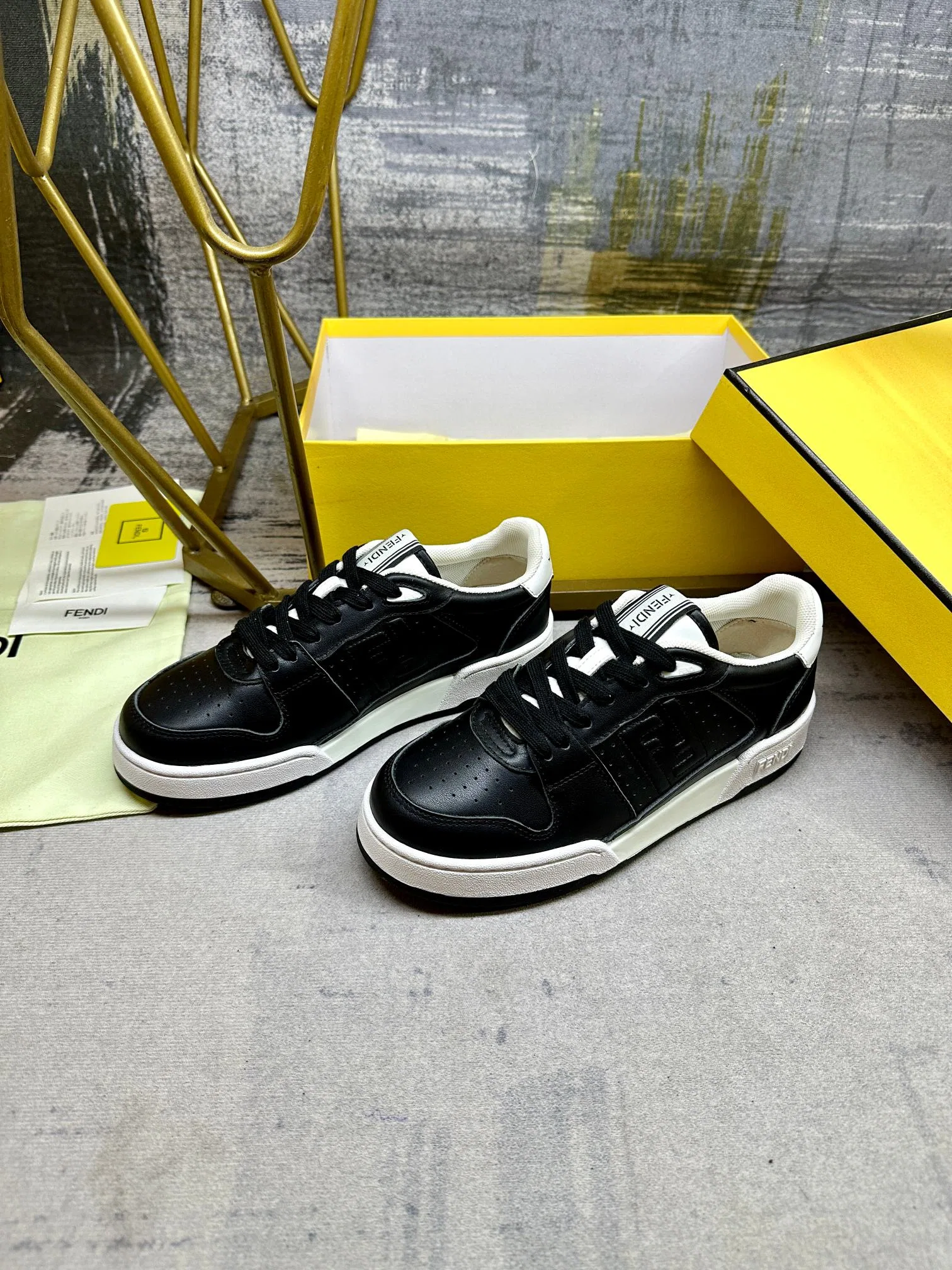 FEN 27FW EIUHZUK 006 스니커즈 8