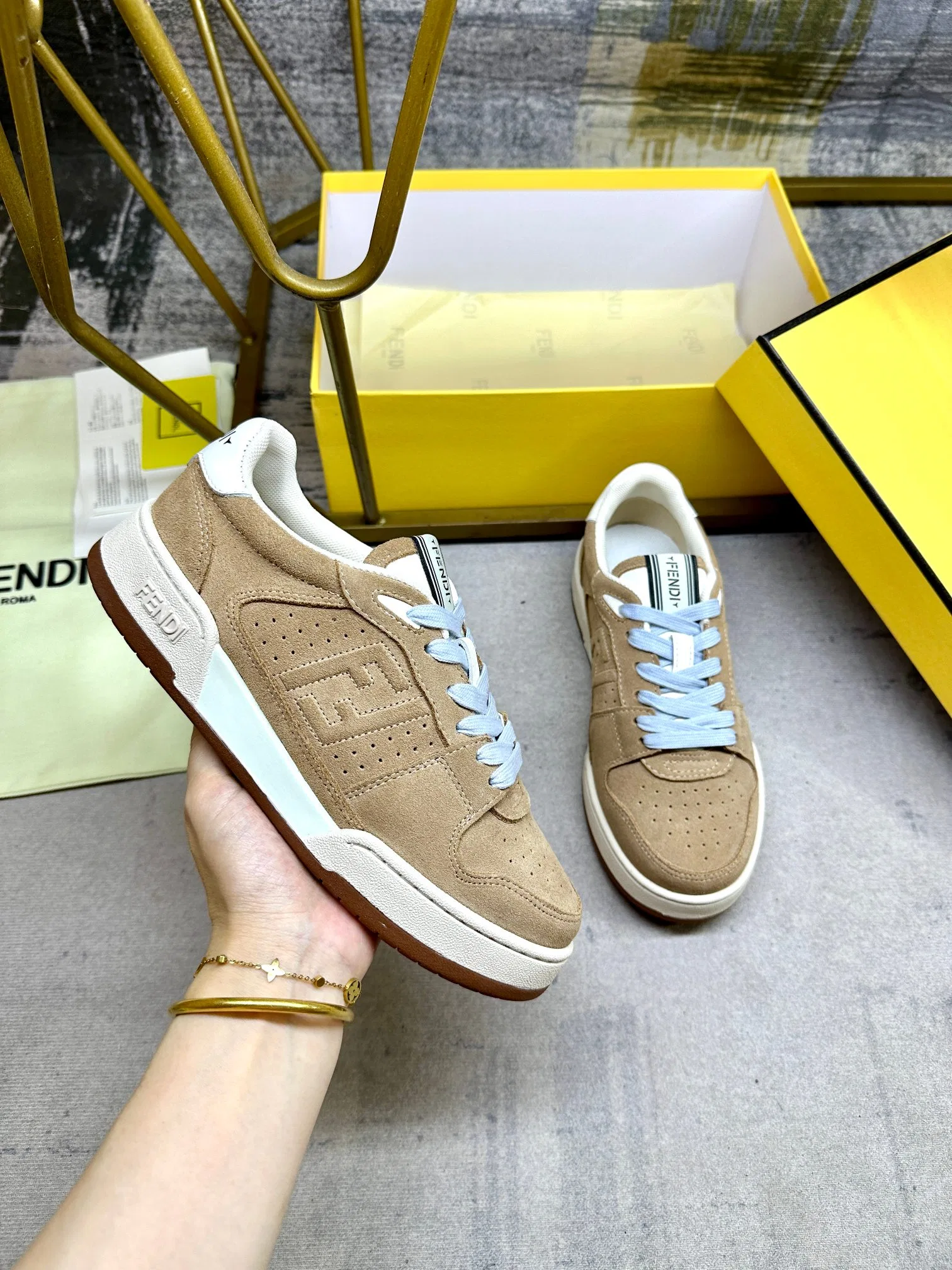 FEN 27FW EIUHZUK 006 스니커즈 13