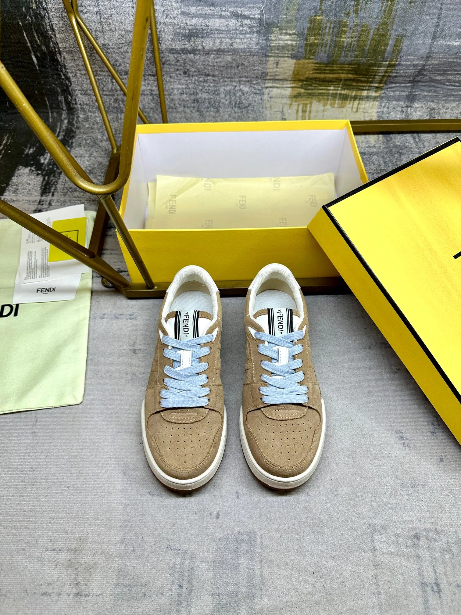 FEN 27FW EIUHZUK 006 스니커즈 15