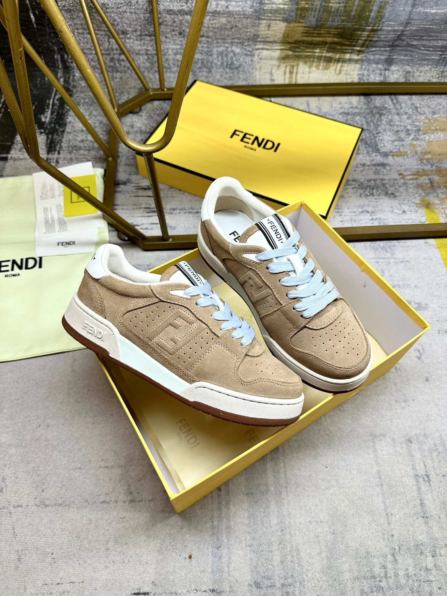 FEN 27FW EIUHZUK 006 스니커즈 17