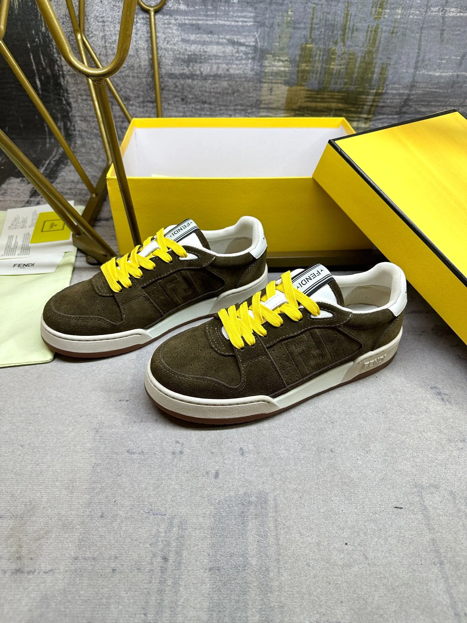 FEN 27FW EIUHZUK 006 스니커즈 20