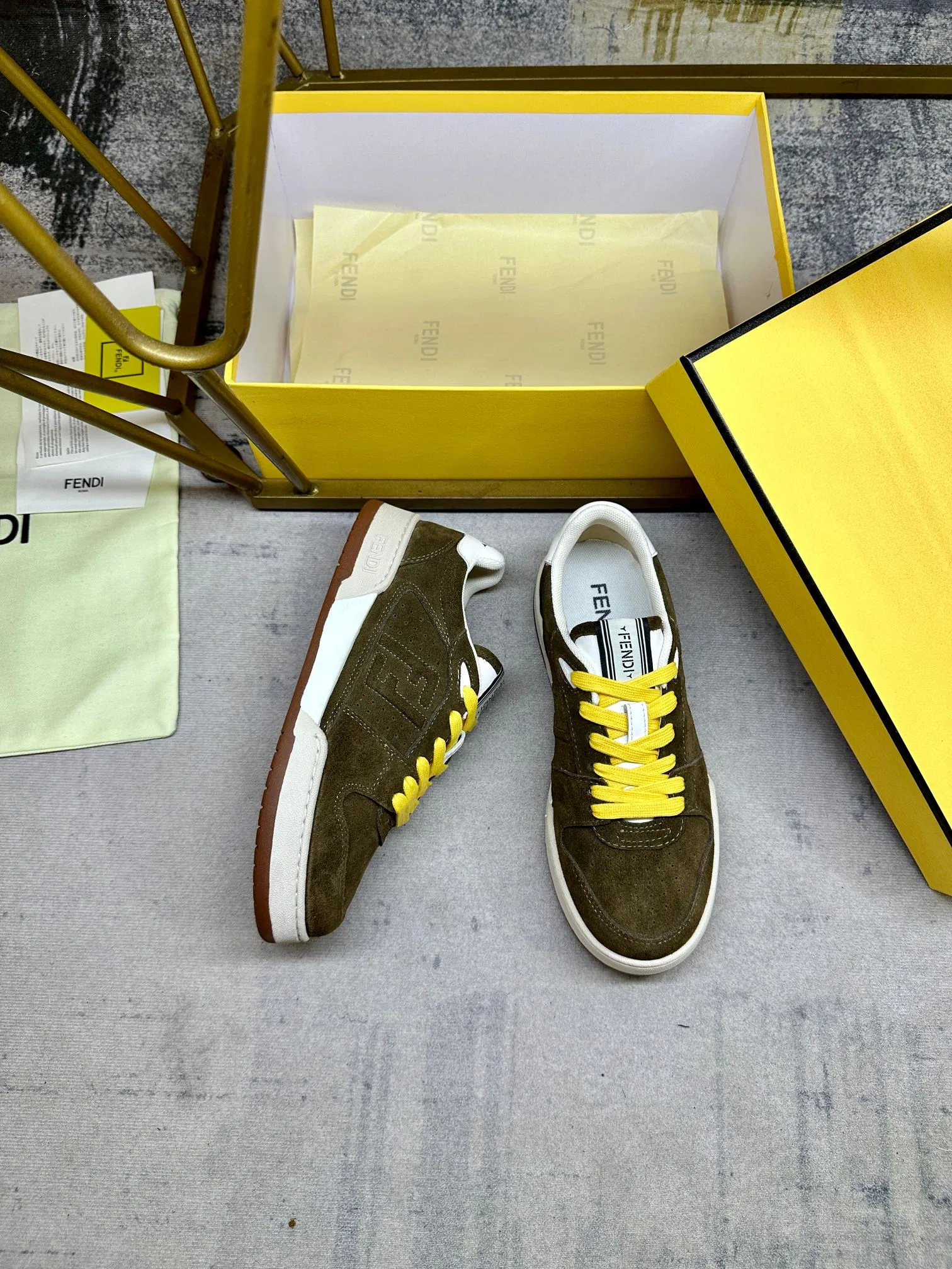 FEN 27FW EIUHZUK 006 스니커즈 21