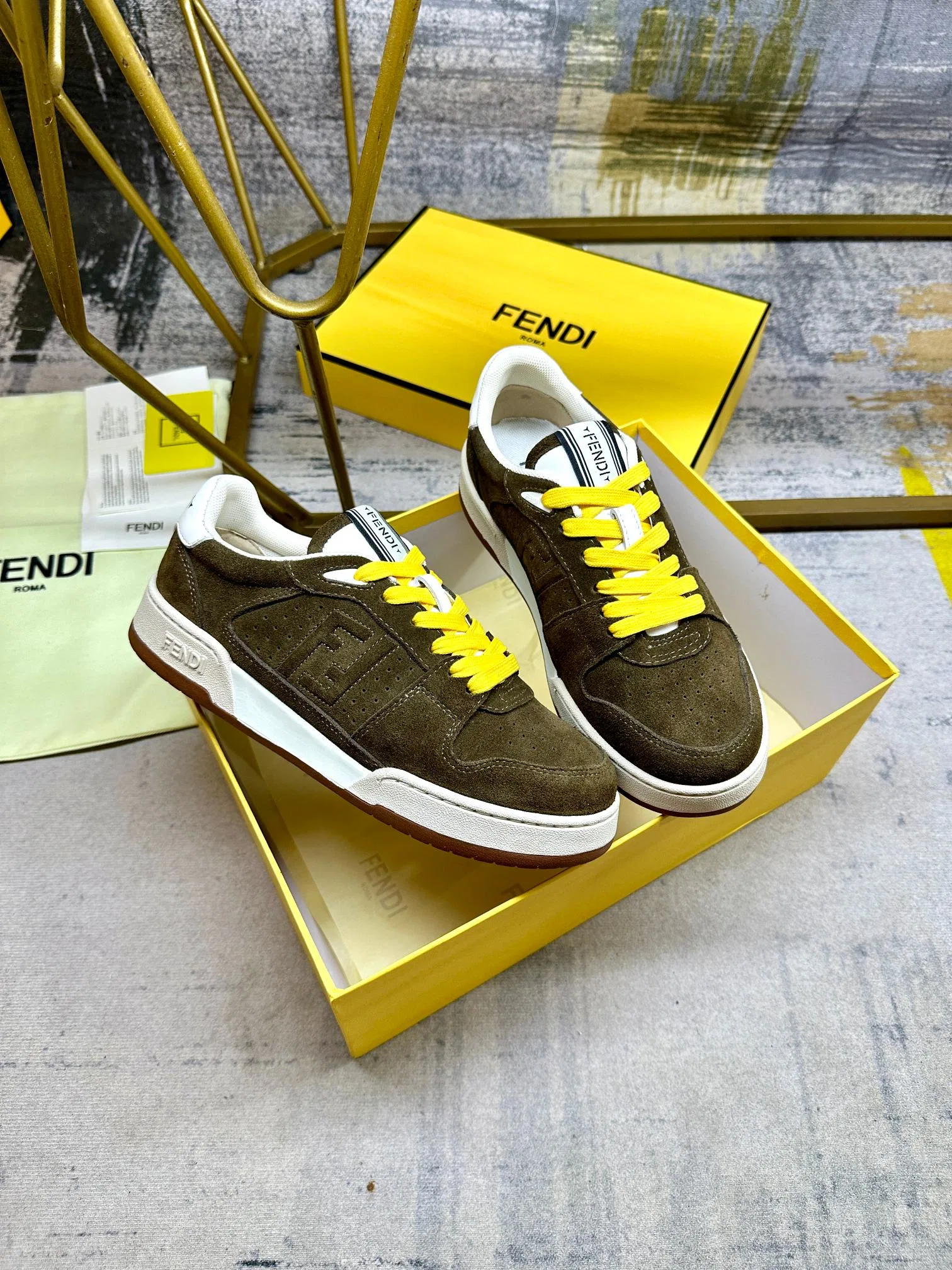 FEN 27FW EIUHZUK 006 스니커즈 22