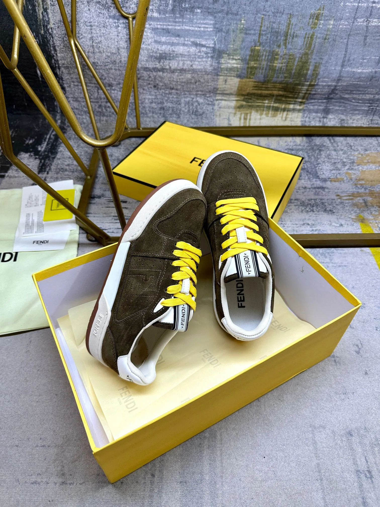 FEN 27FW EIUHZUK 006 스니커즈 23