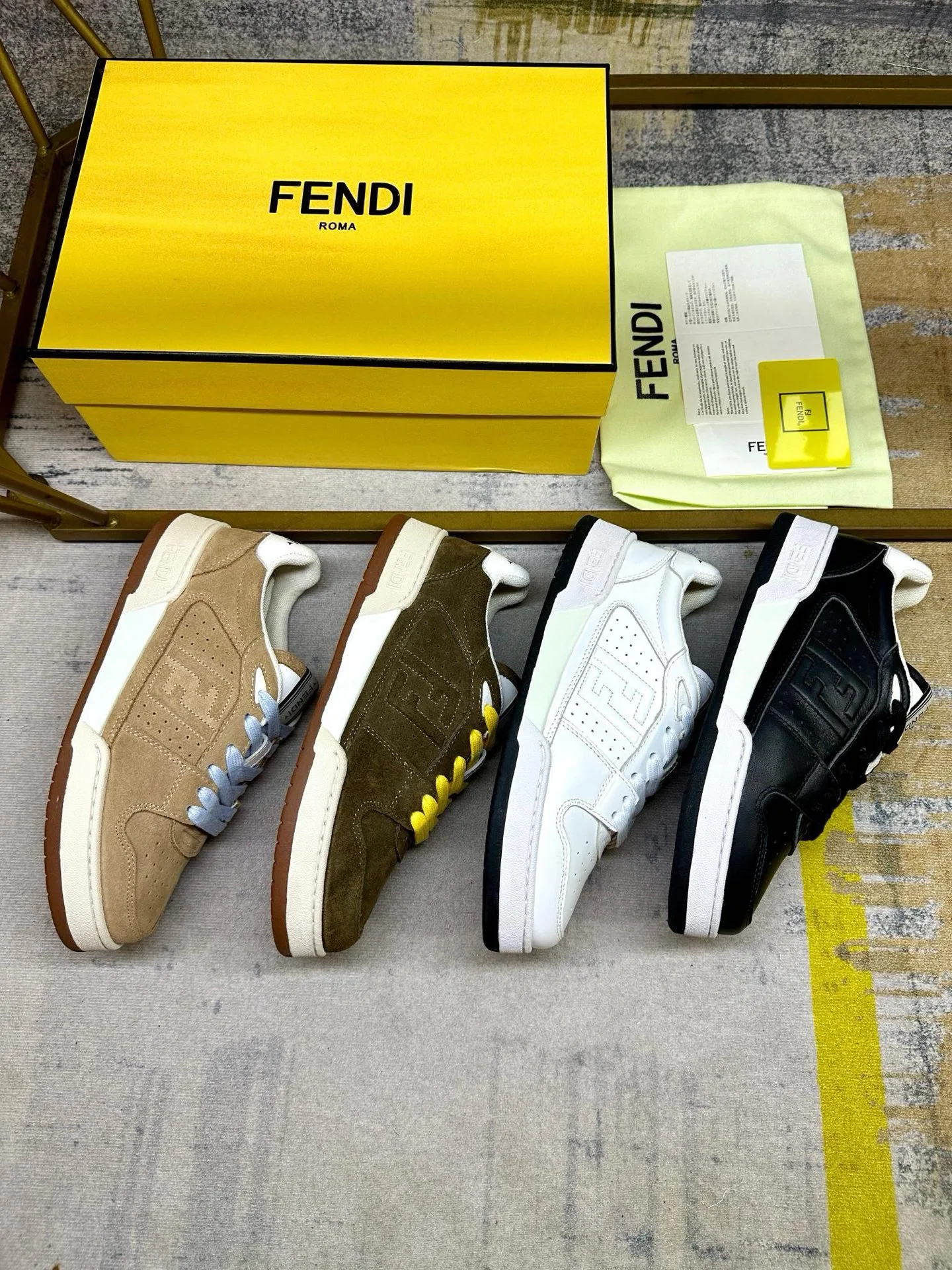 FEN 27FW EIUHZUK 006 스니커즈 24
