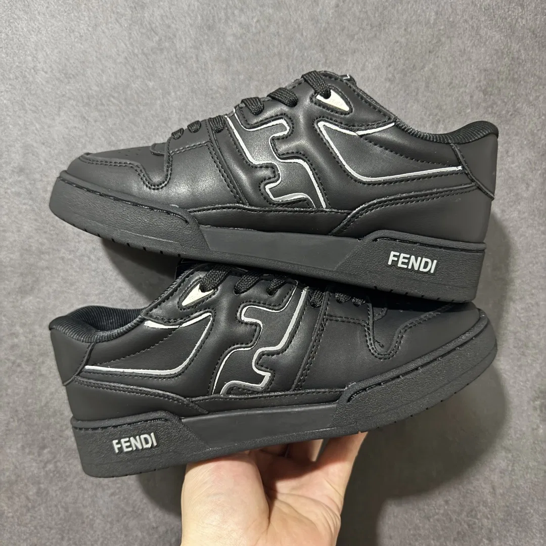 FEN 27FW EIUHZUK 007 스니커즈 10