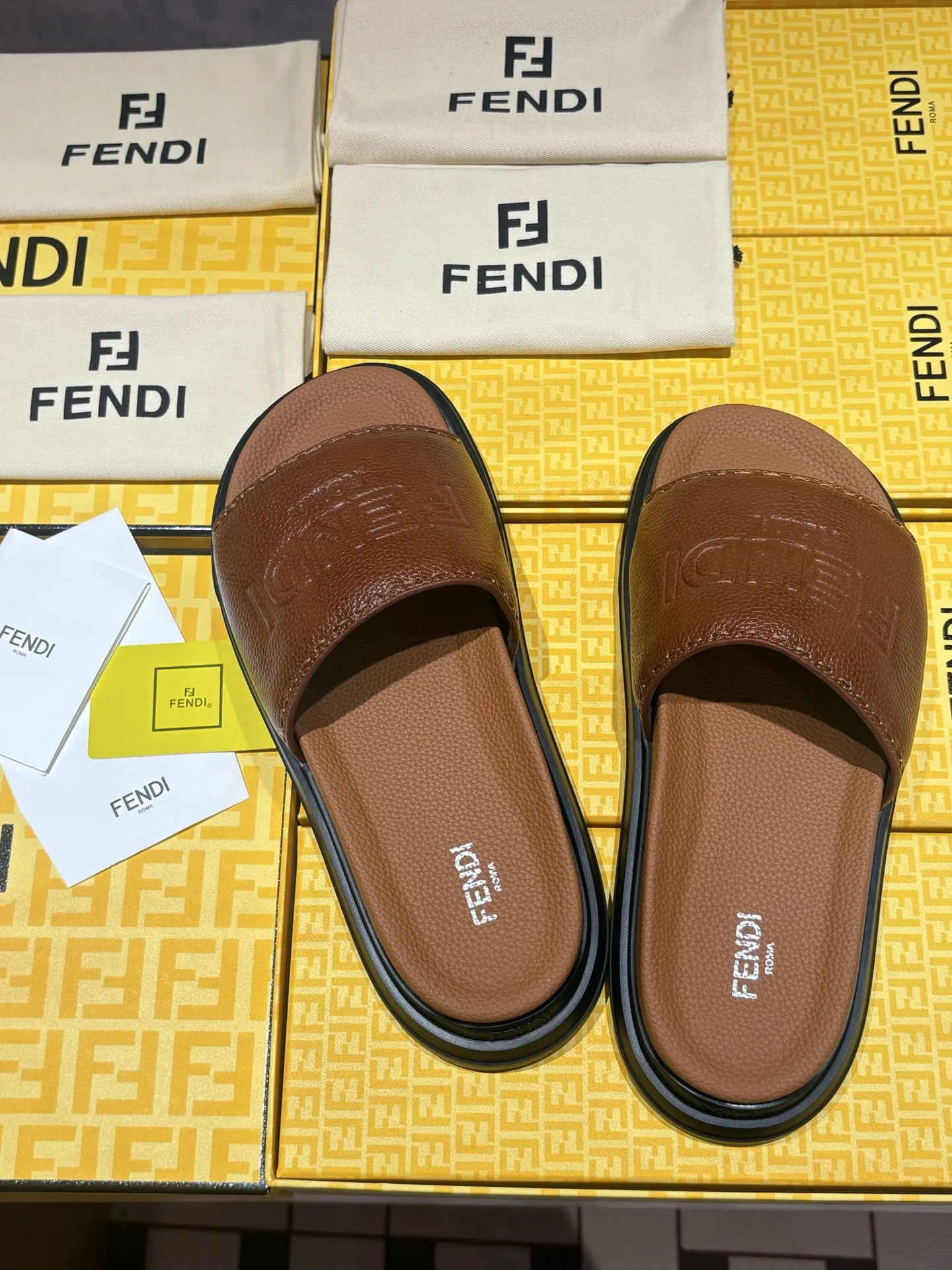 FEN 27FW INTBAJF 001 슬리퍼 10