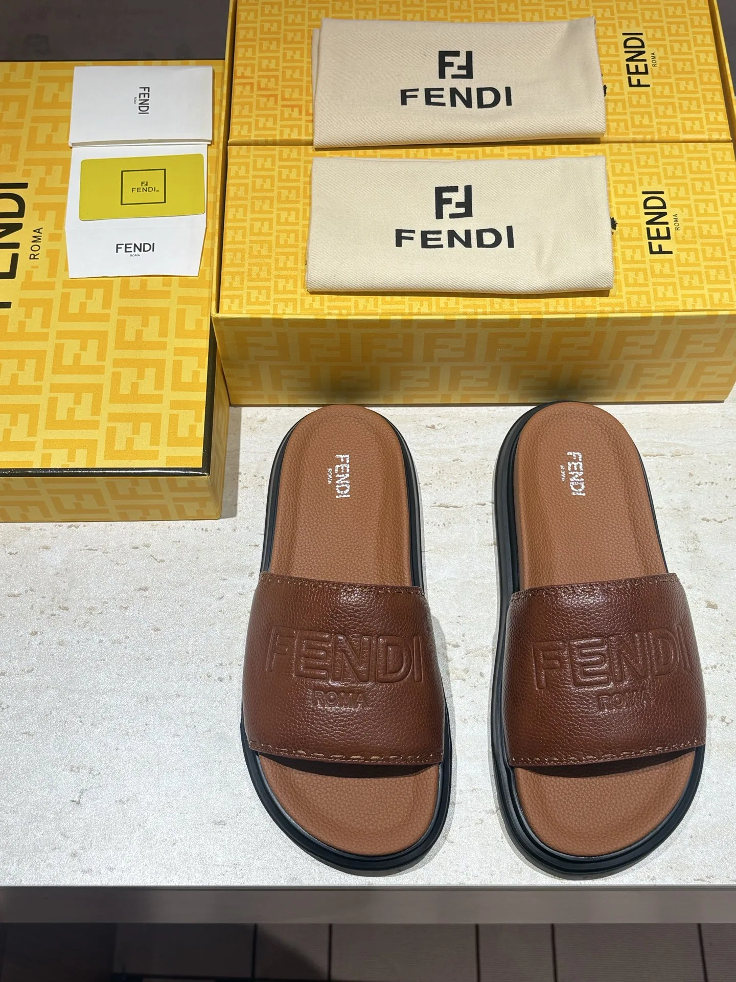 FEN 27FW INTBAJF 001 슬리퍼 12