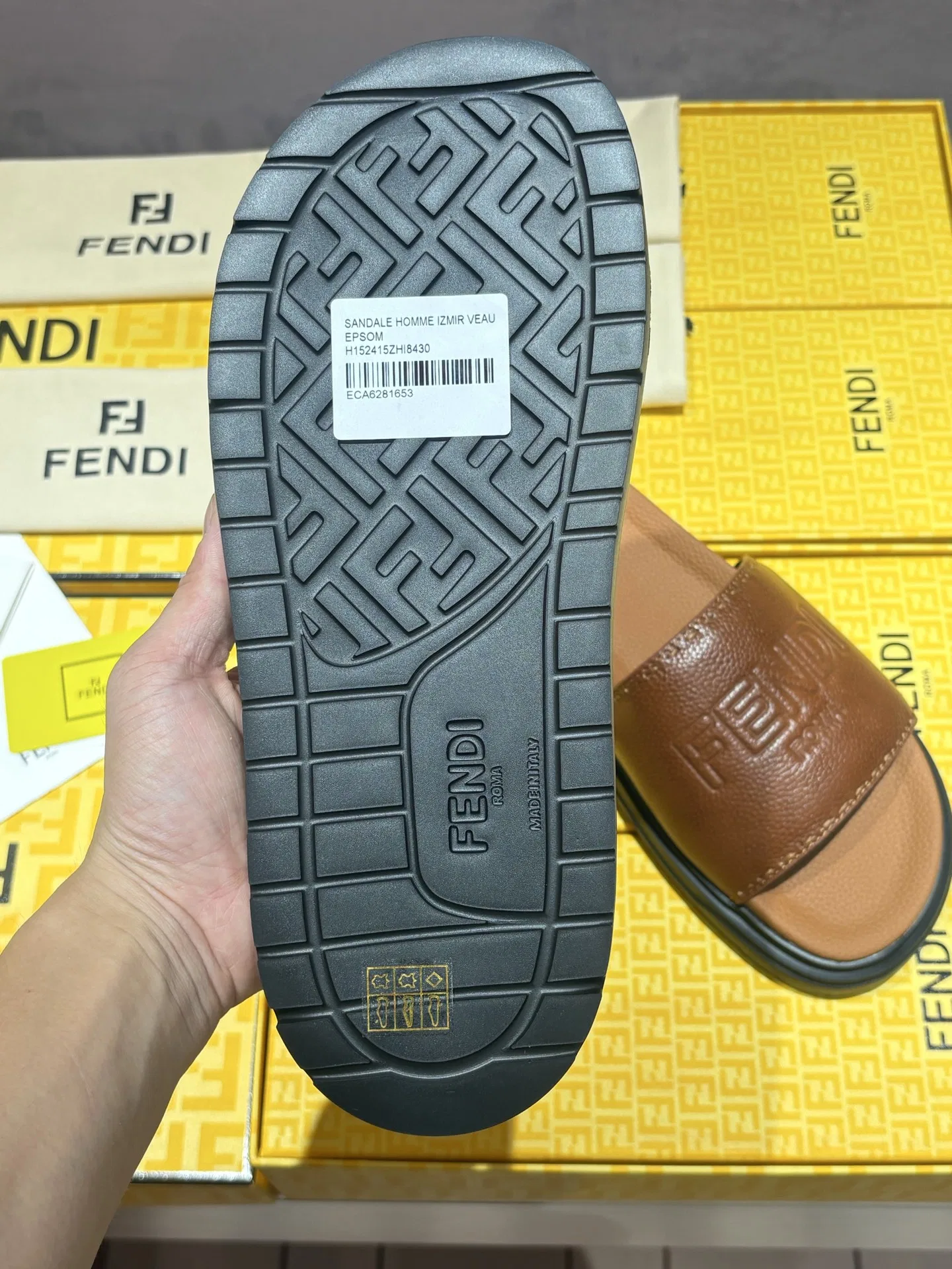 FEN 27FW INTBAJF 001 슬리퍼 14