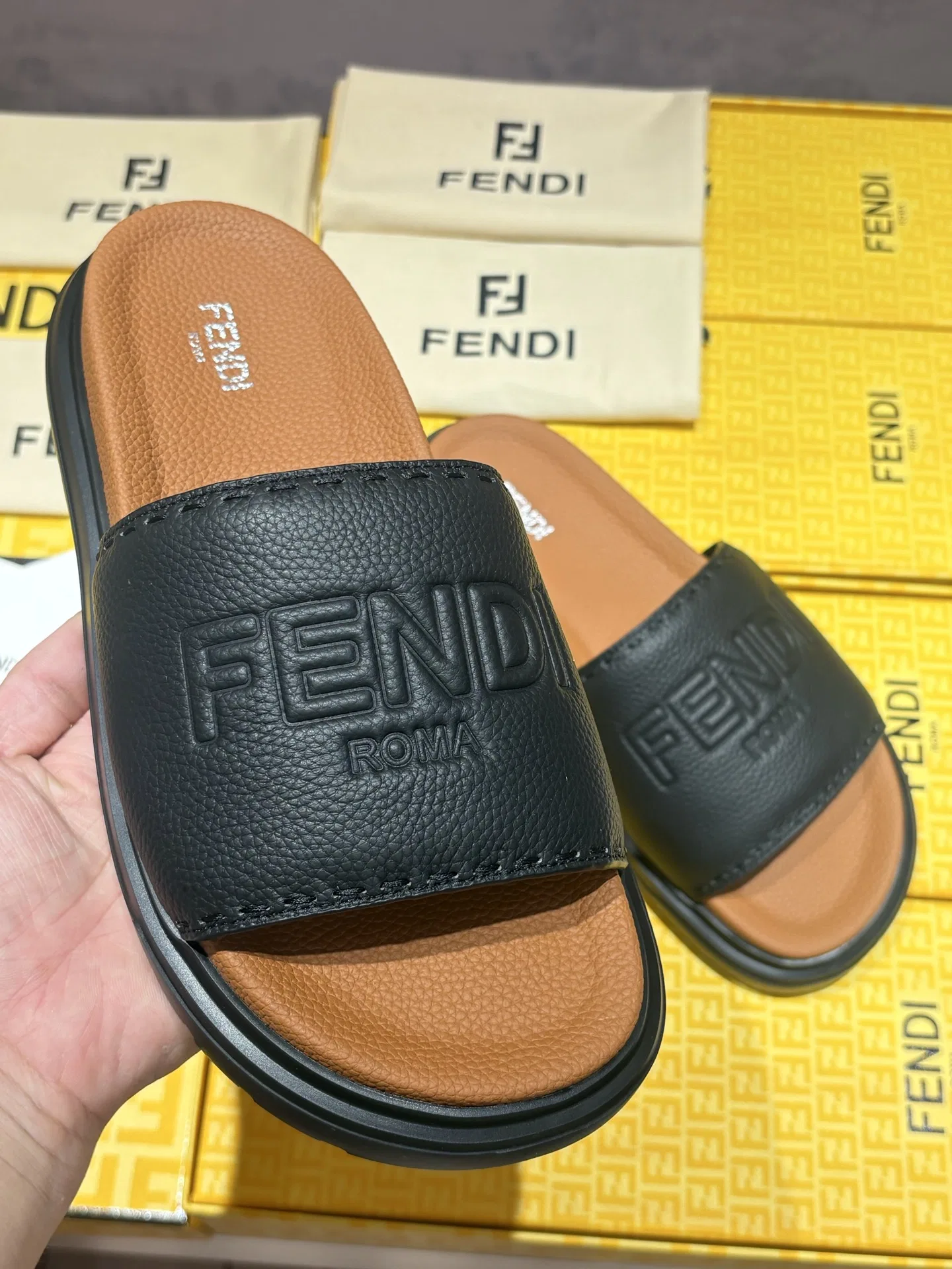 FEN 27FW INTBAJF 001 슬리퍼 15