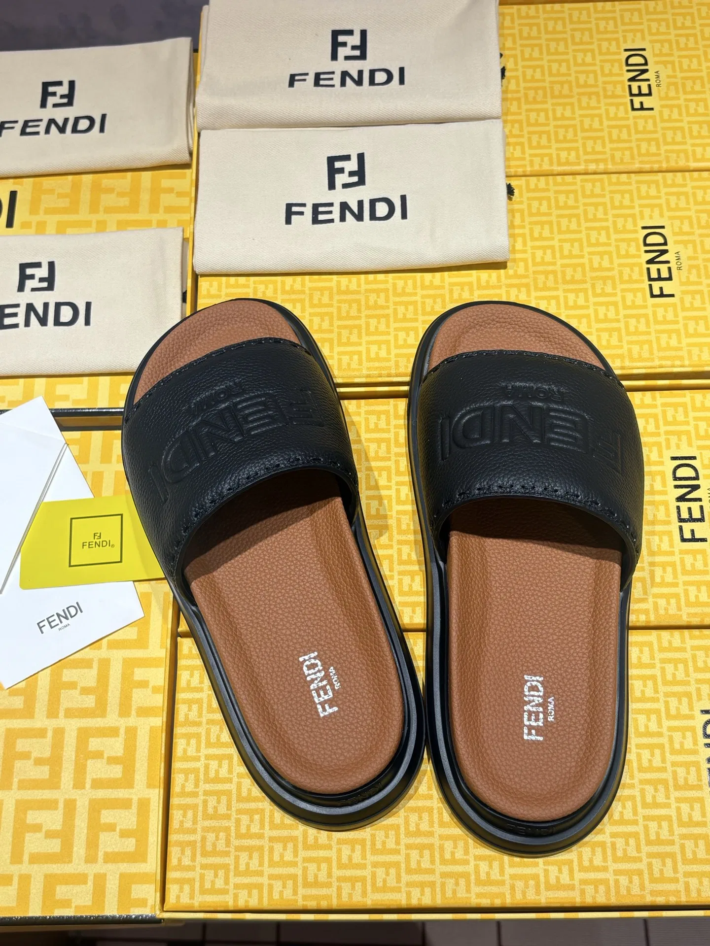 FEN 27FW INTBAJF 001 슬리퍼 18