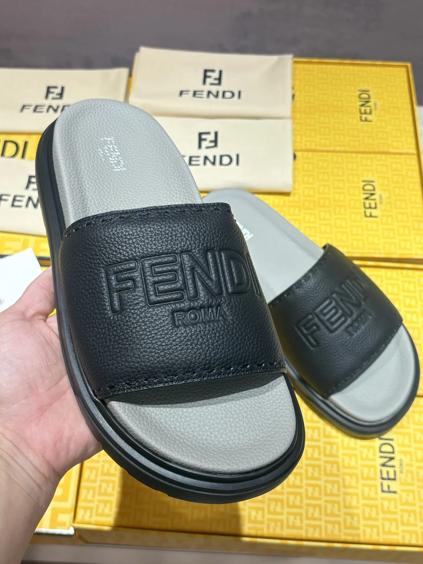 FEN 27FW INTBAJF 001 슬리퍼 29