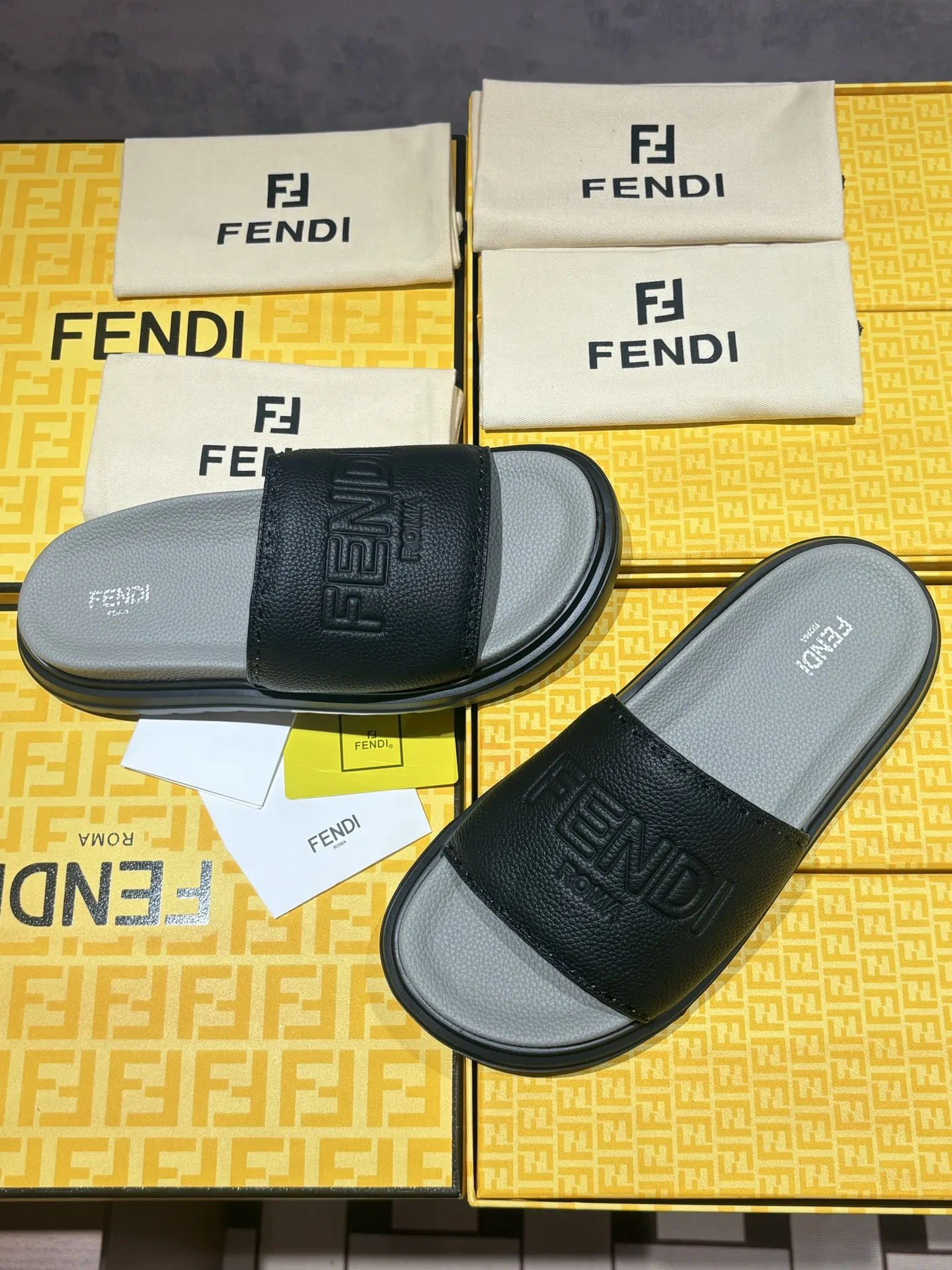 FEN 27FW INTBAJF 001 슬리퍼 31