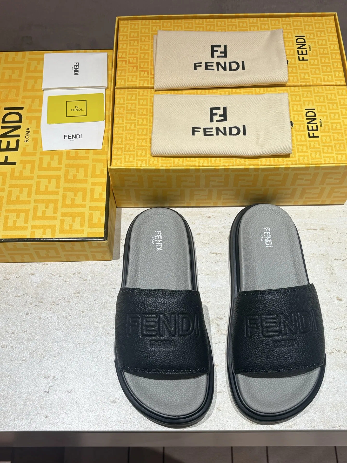 FEN 27FW INTBAJF 001 슬리퍼 33