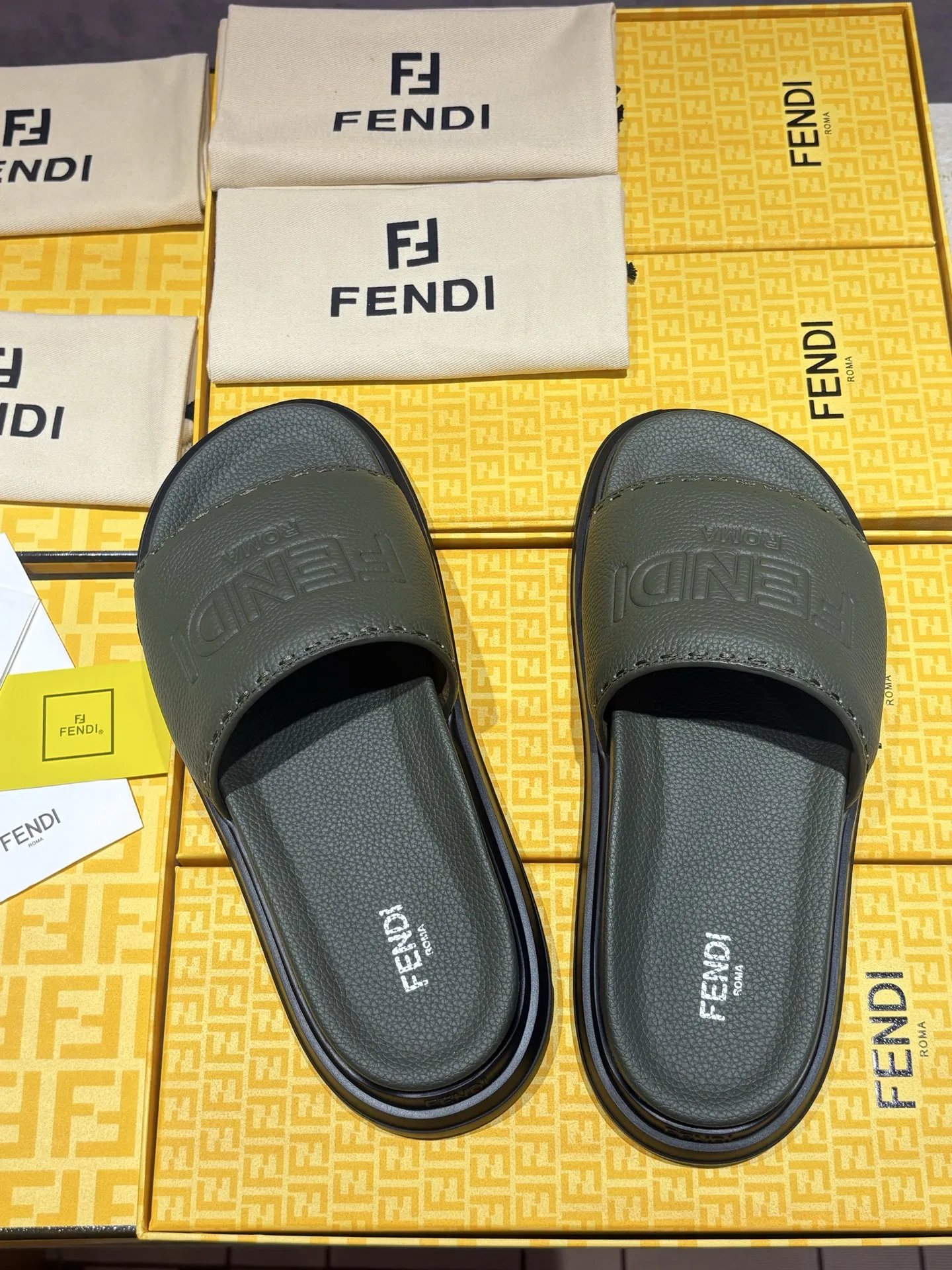 FEN 27FW INTBAJF 001 슬리퍼 39