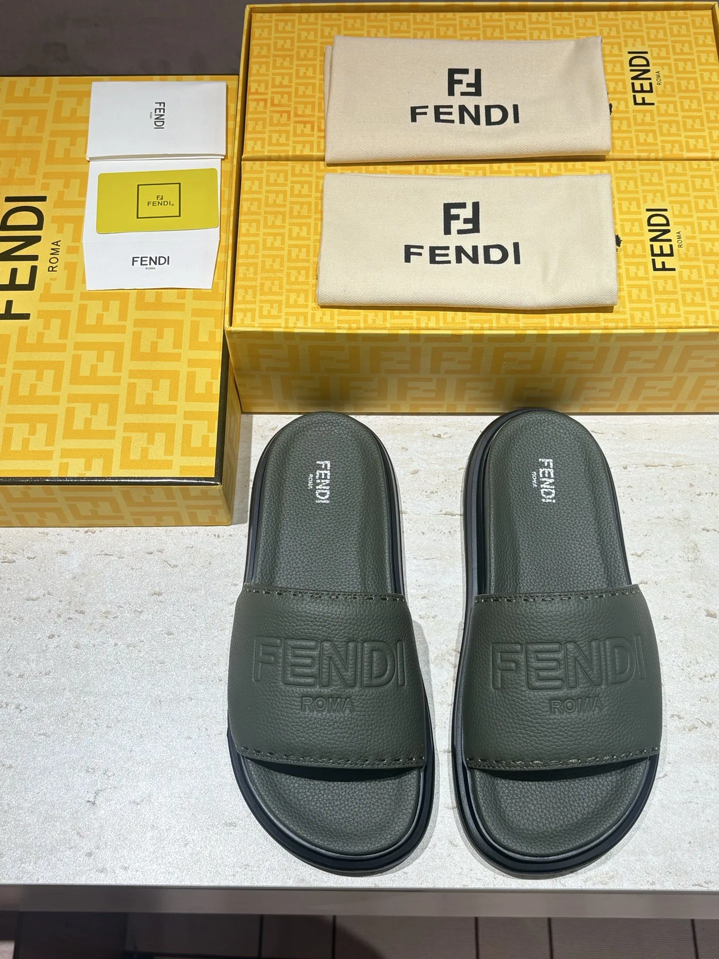 FEN 27FW INTBAJF 001 슬리퍼 40