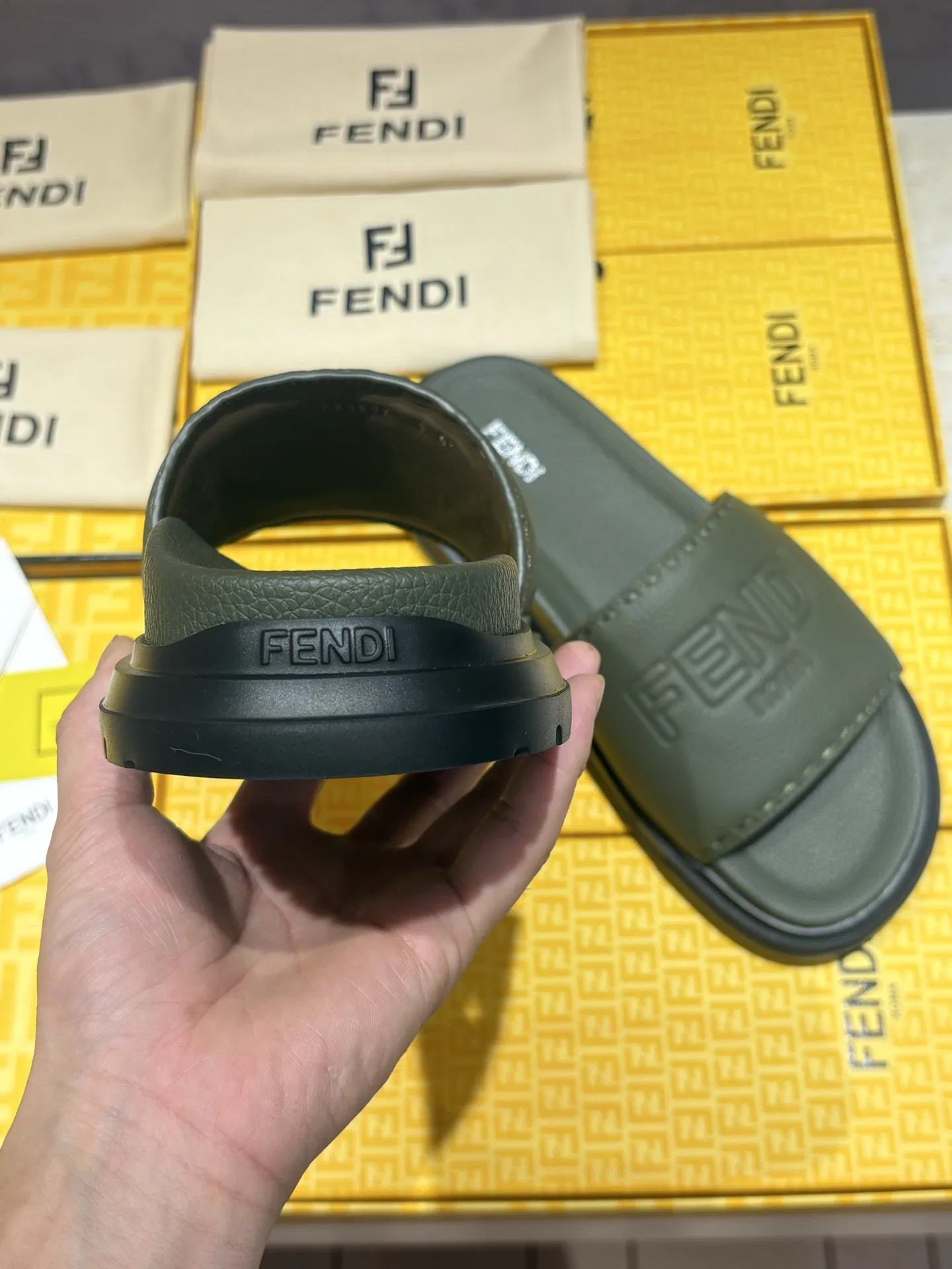 FEN 27FW INTBAJF 001 슬리퍼 41