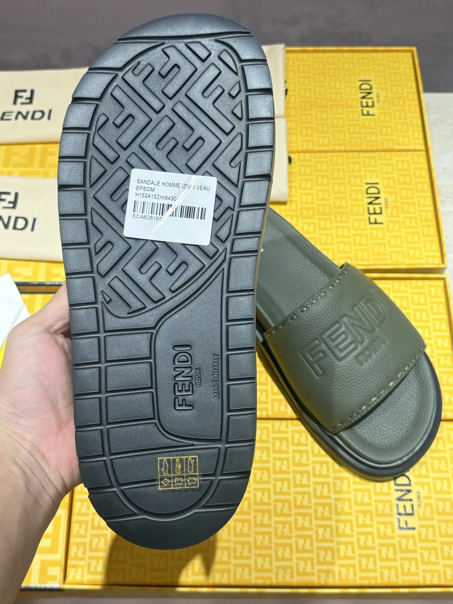 FEN 27FW INTBAJF 001 슬리퍼 42