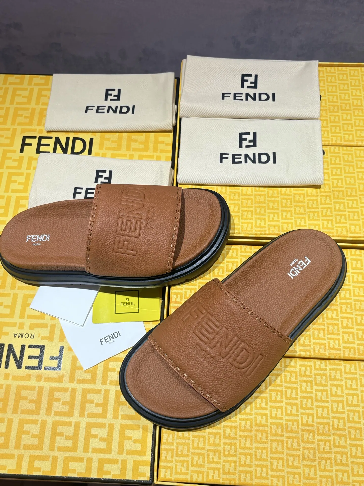 FEN 27FW INTBAJF 001 슬리퍼 45