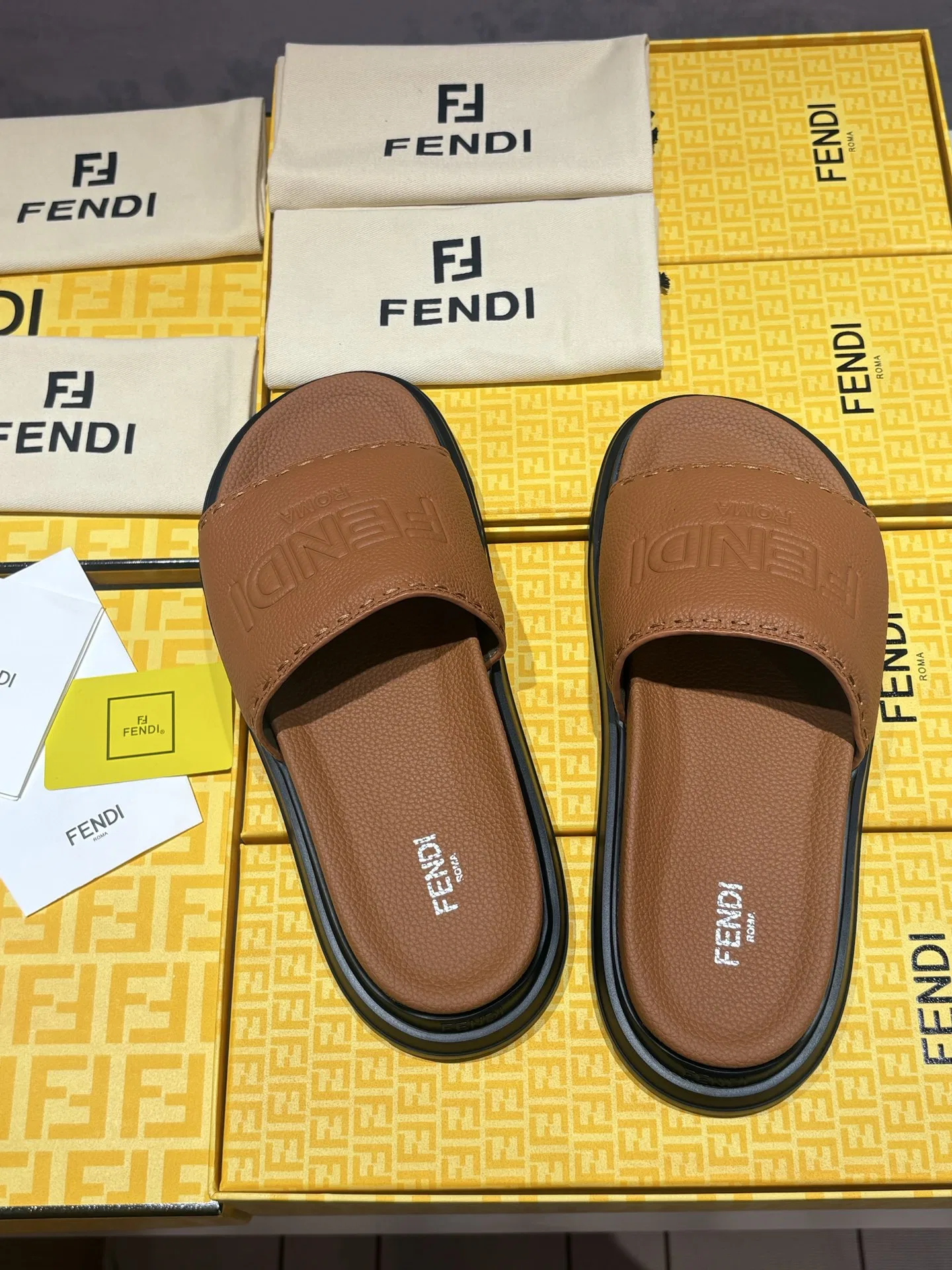 FEN 27FW INTBAJF 001 슬리퍼 46