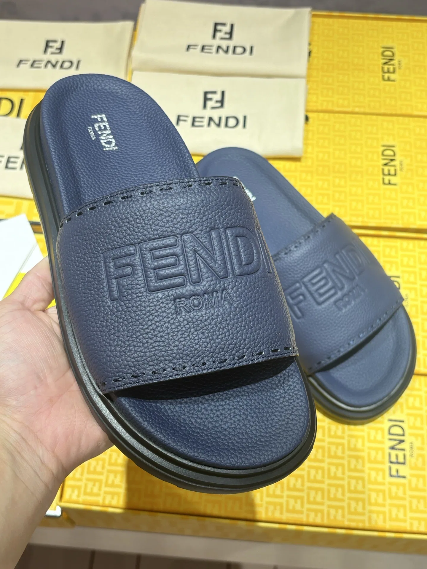 FEN 27FW INTBAJF 001 슬리퍼 50