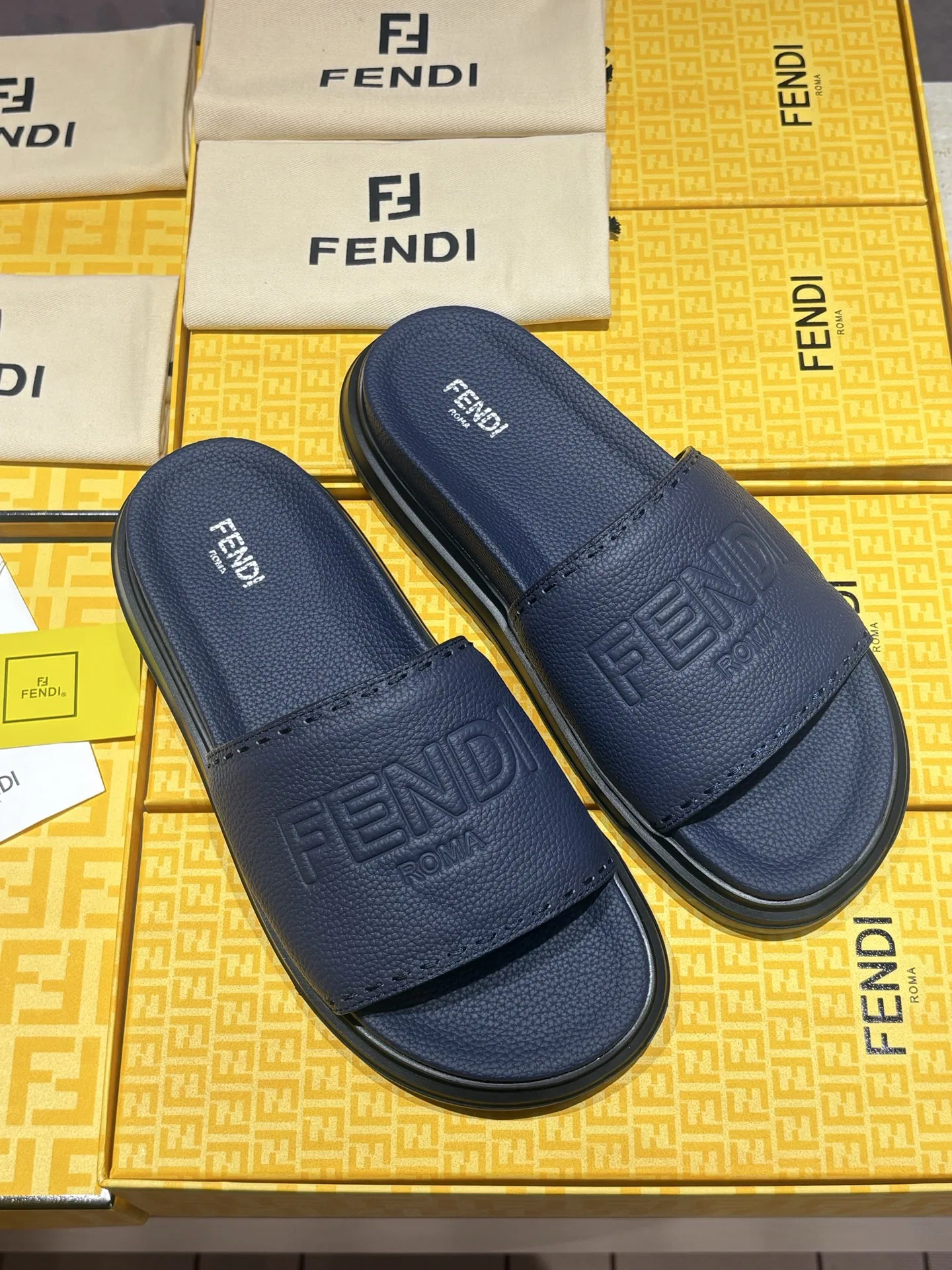 FEN 27FW INTBAJF 001 슬리퍼 51