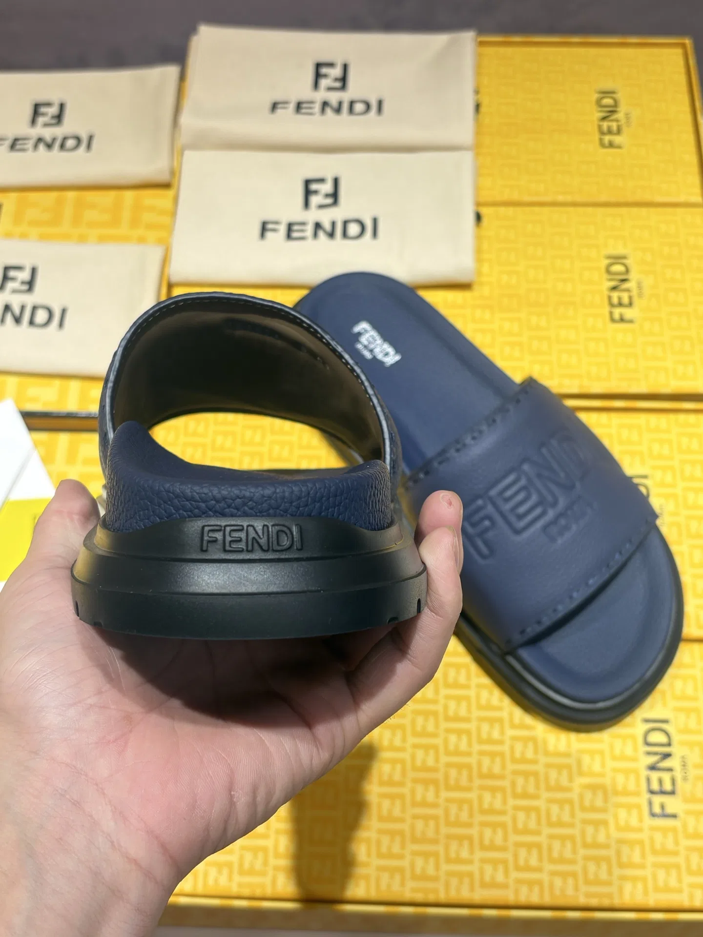 FEN 27FW INTBAJF 001 슬리퍼 55