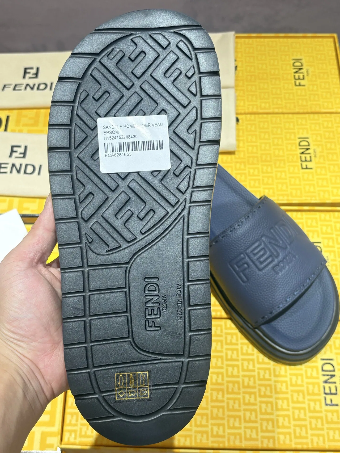 FEN 27FW INTBAJF 001 슬리퍼 56