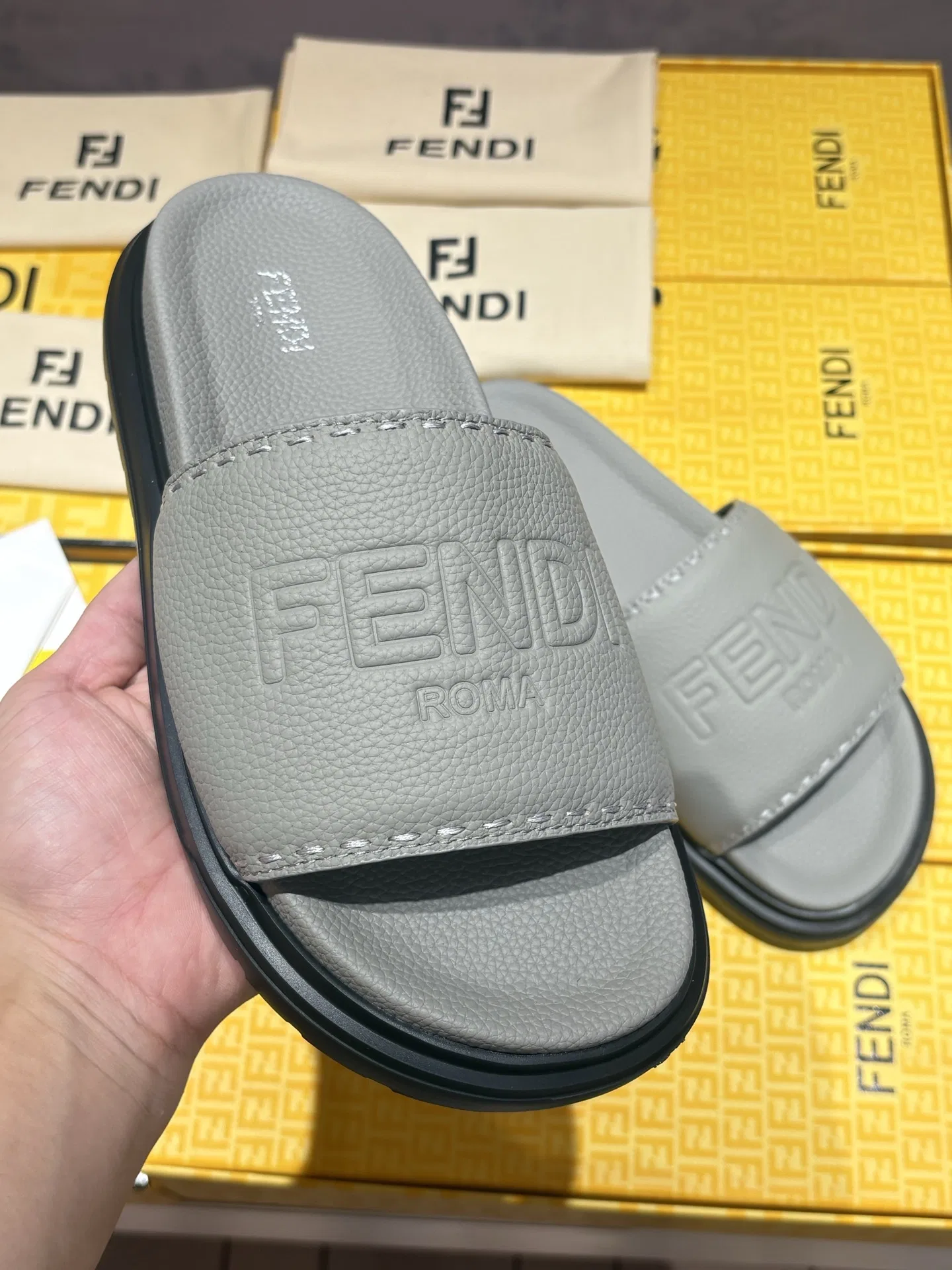 FEN 27FW INTBAJF 001 슬리퍼 57