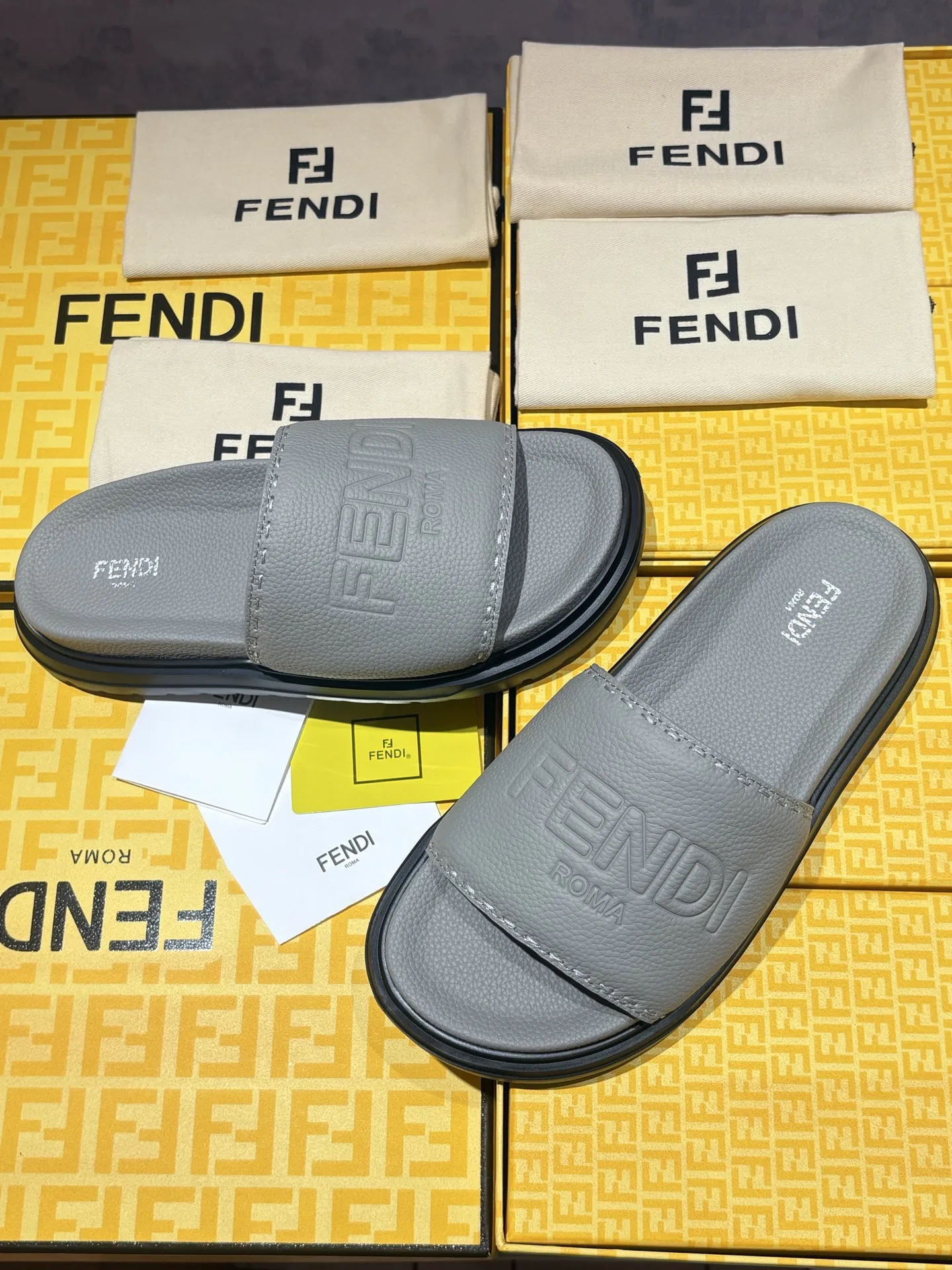 FEN 27FW INTBAJF 001 슬리퍼 59