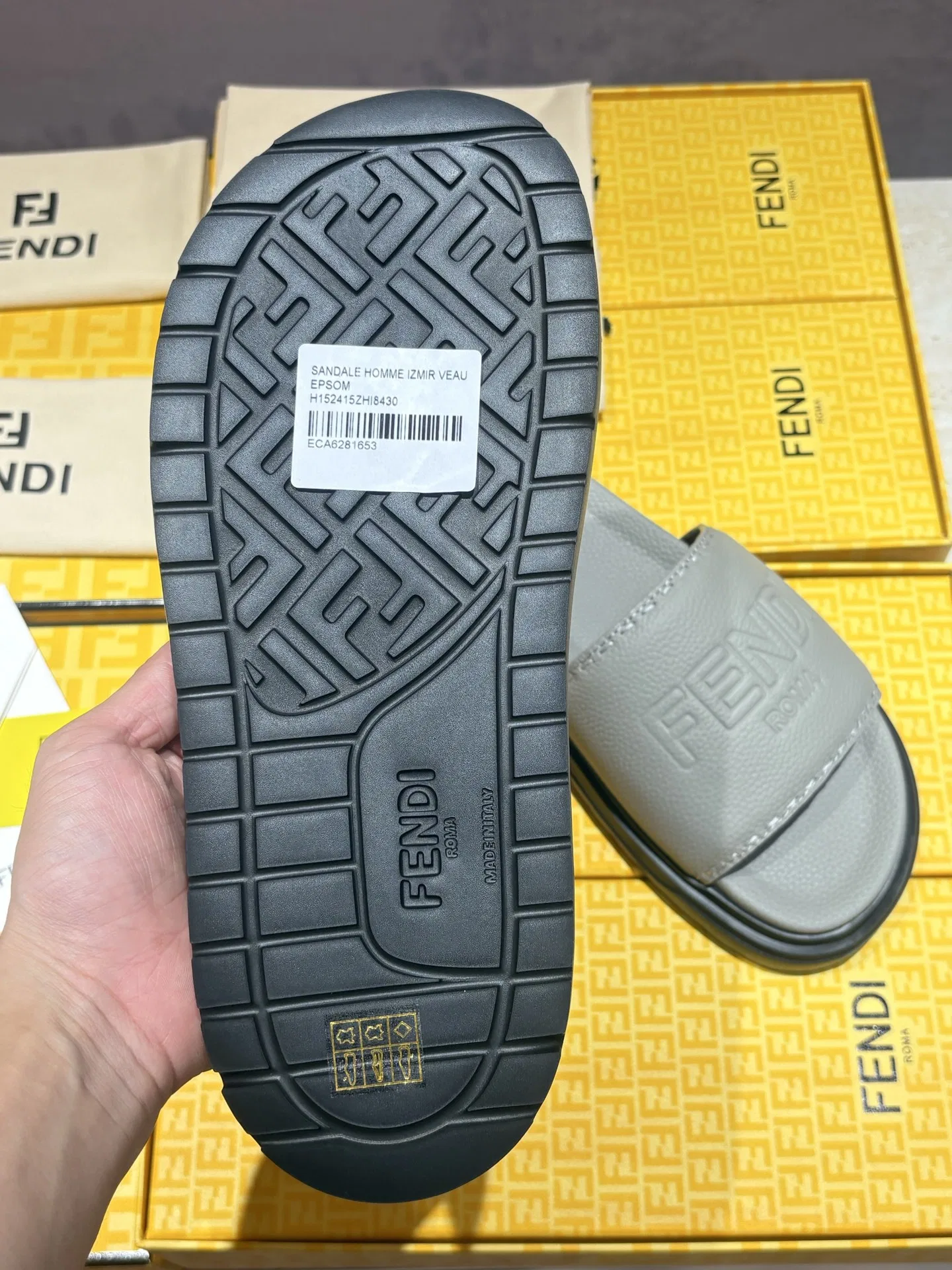 FEN 27FW INTBAJF 001 슬리퍼 62