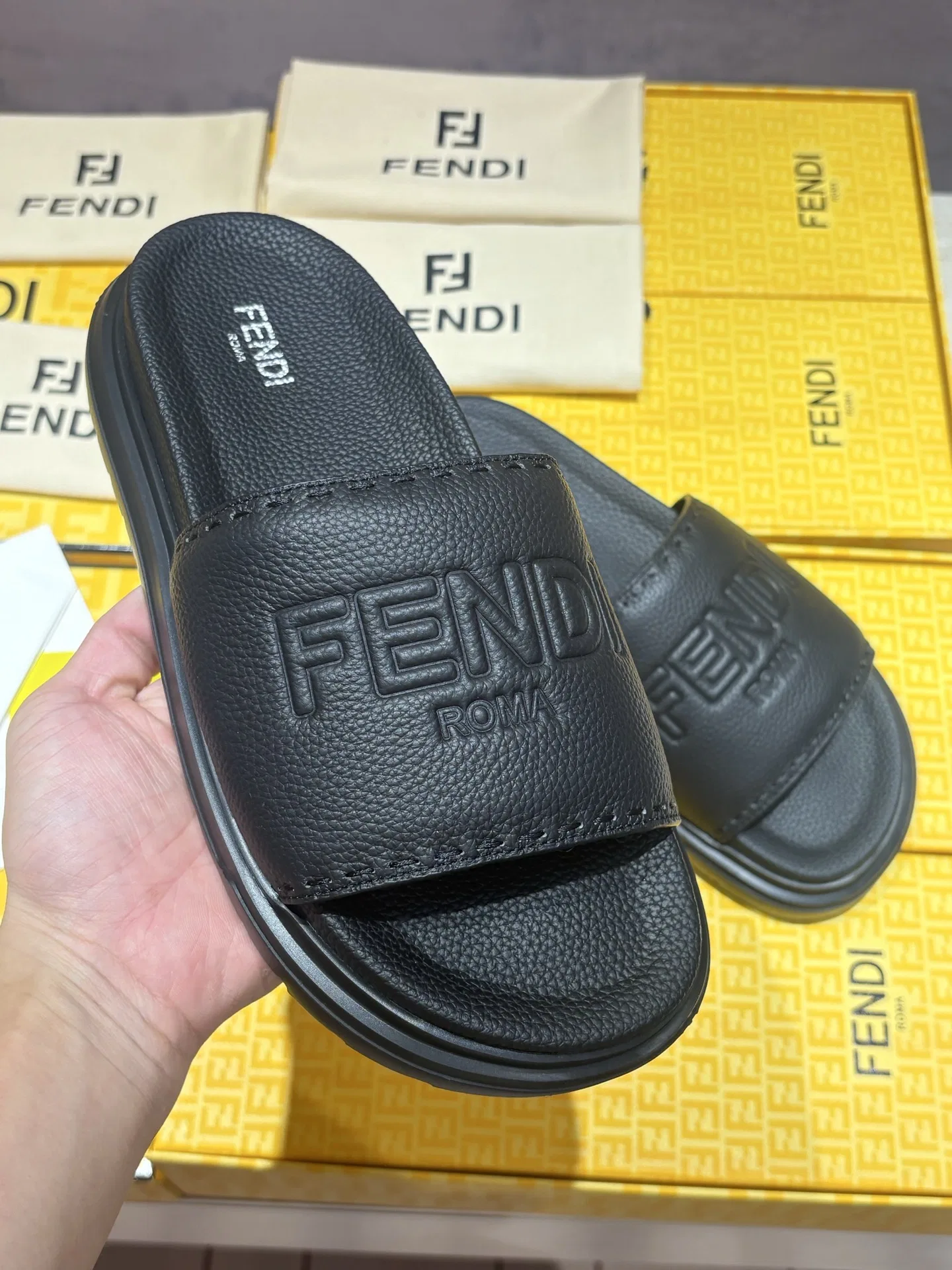 FEN 27FW INTBAJF 001 슬리퍼 63