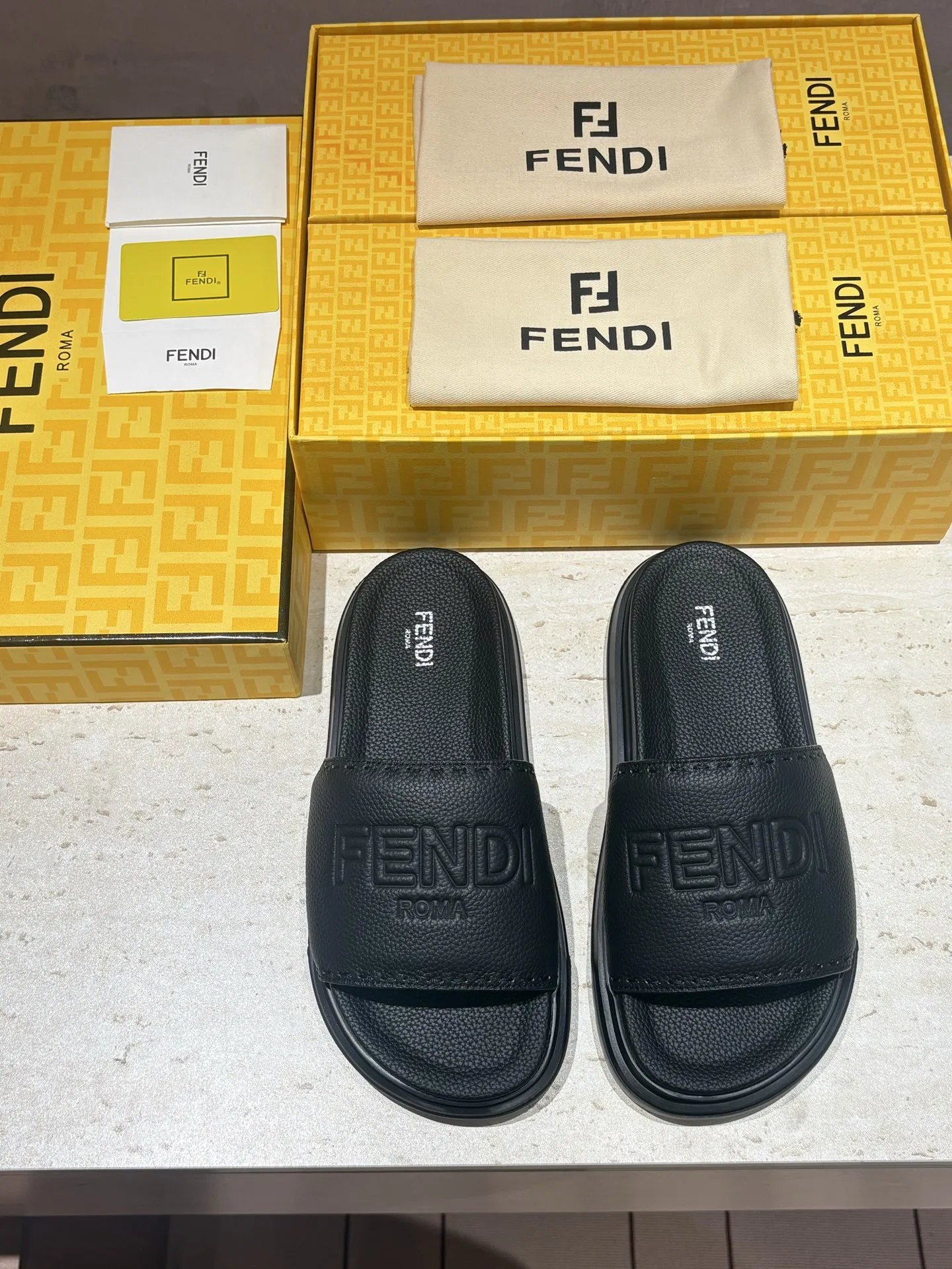 FEN 27FW INTBAJF 001 슬리퍼 67