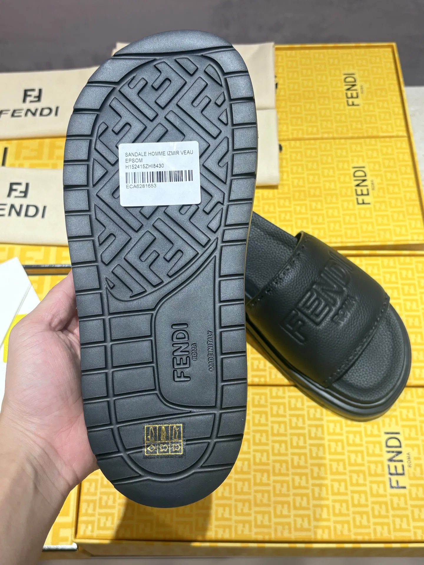 FEN 27FW INTBAJF 001 슬리퍼 69