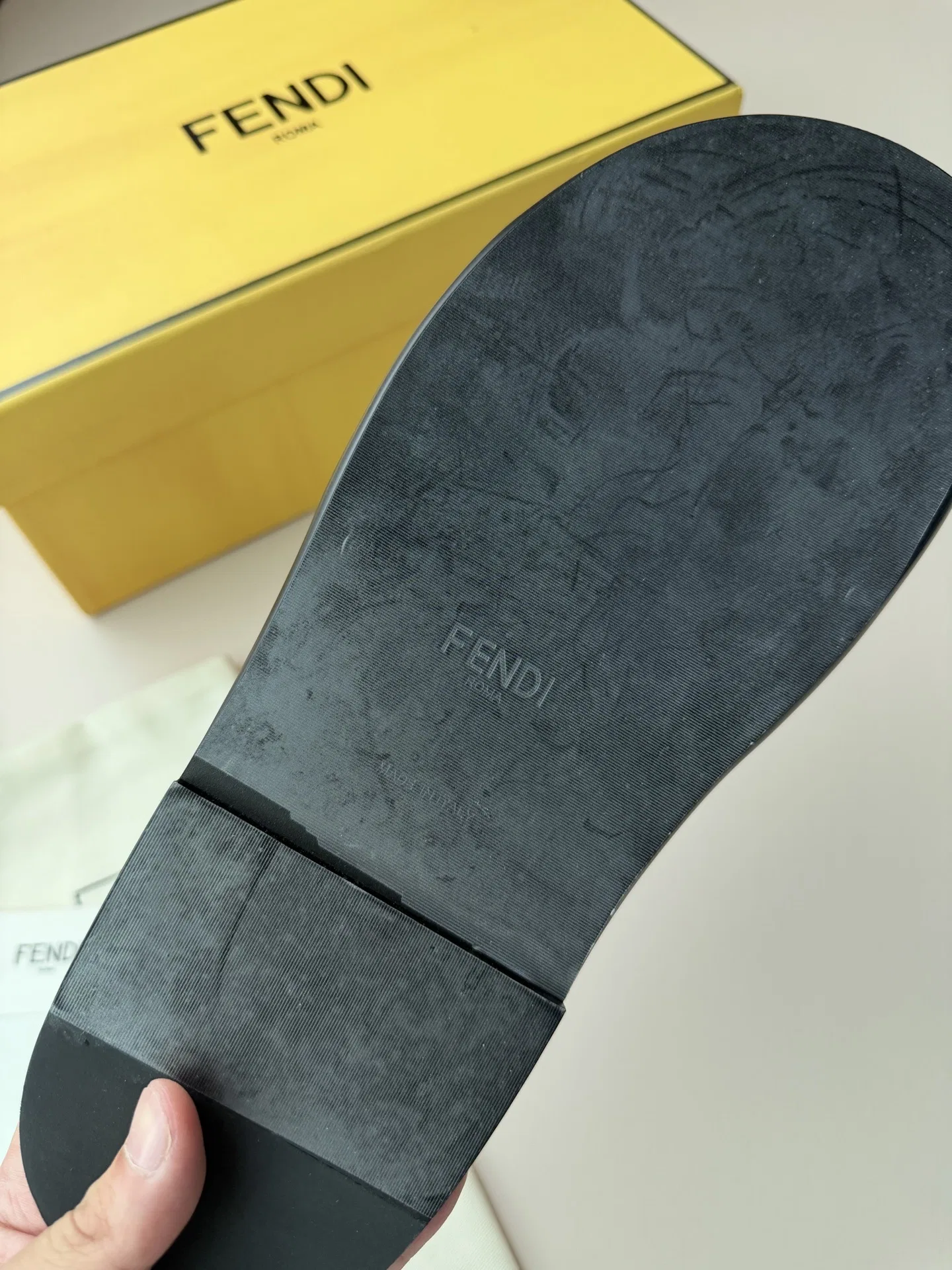 FEN 27FW KJARXSO 011 슬리퍼 9