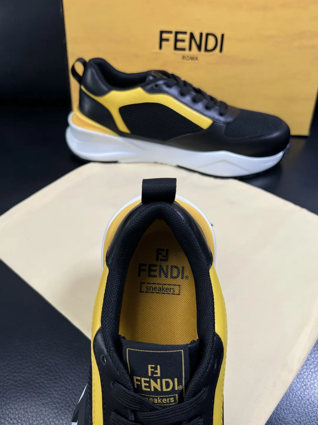 FEN 27FW KJARXSO 024 스니커즈 7