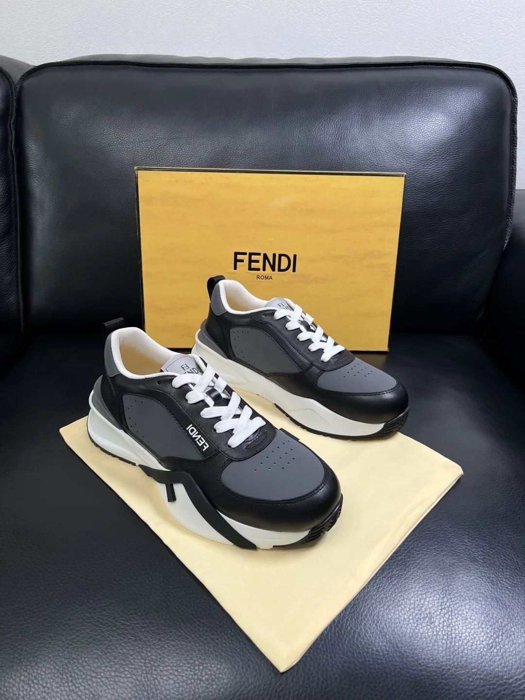 FEN 27FW KJARXSO 024 스니커즈 10