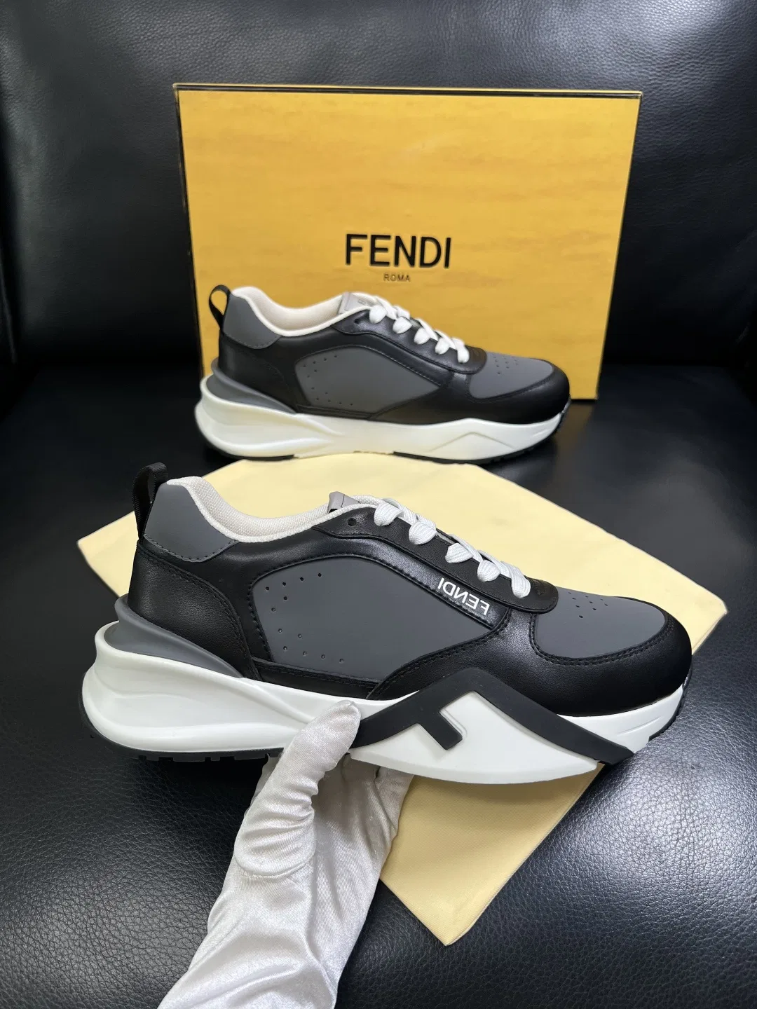 FEN 27FW KJARXSO 024 스니커즈 13