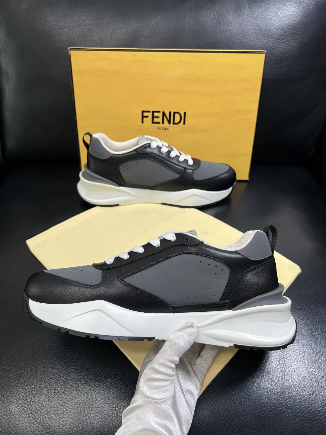 FEN 27FW KJARXSO 024 스니커즈 14