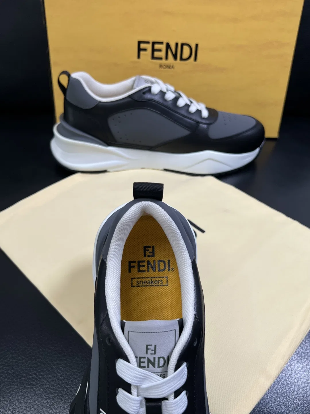 FEN 27FW KJARXSO 024 스니커즈 16