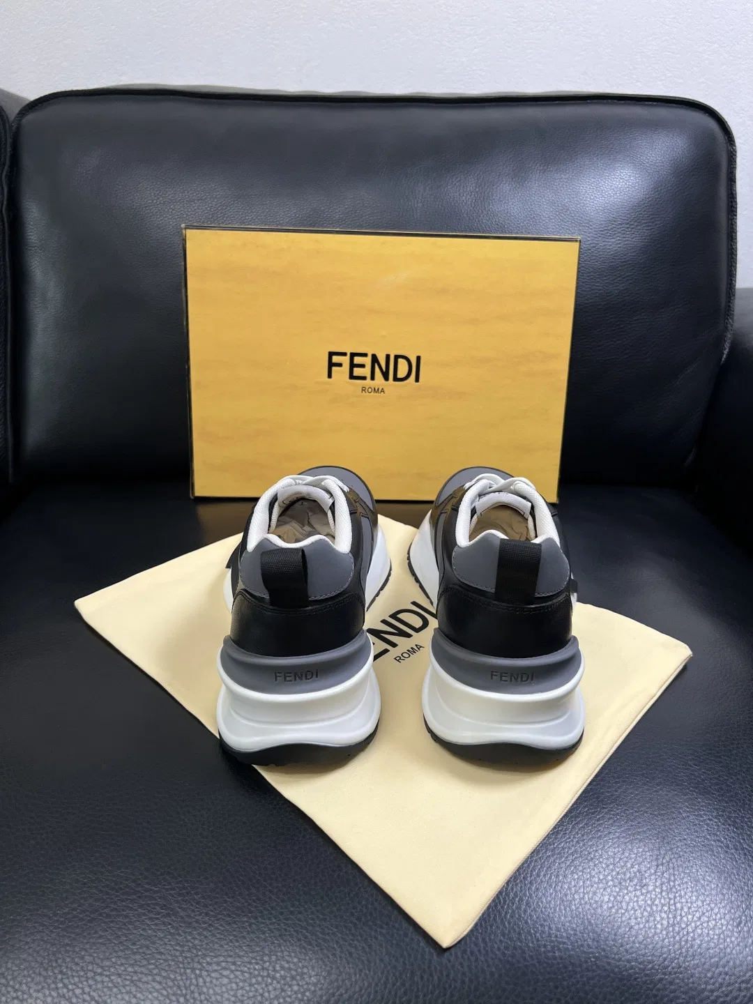 FEN 27FW KJARXSO 024 스니커즈 17