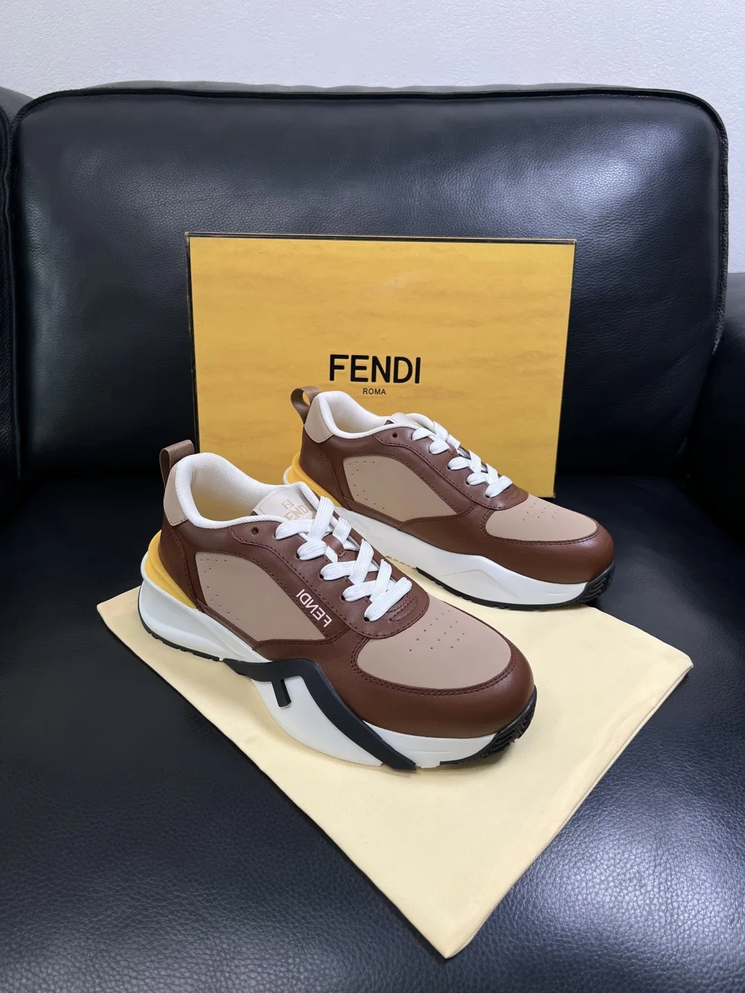 FEN 27FW KJARXSO 024 스니커즈 19