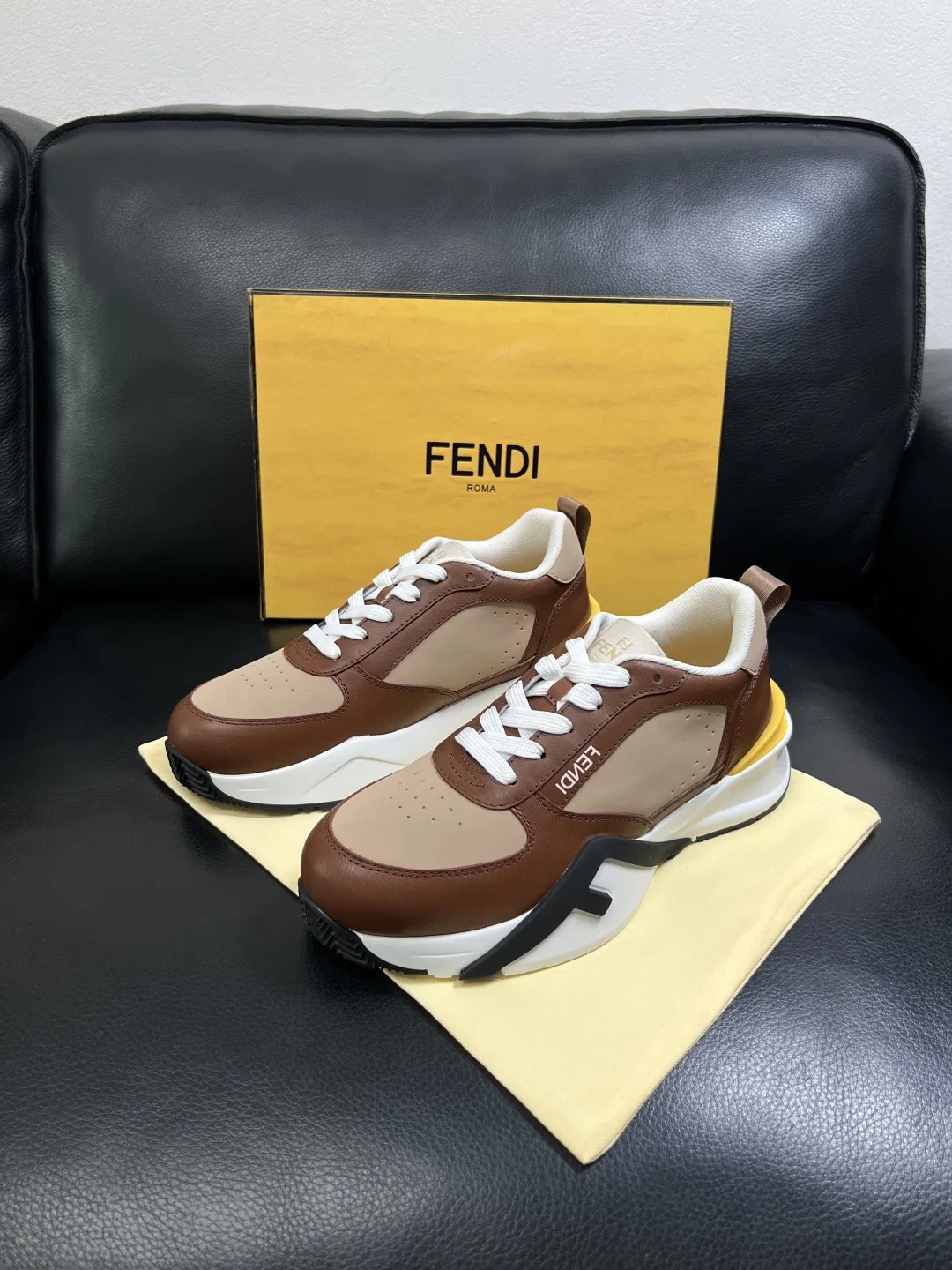 FEN 27FW KJARXSO 024 스니커즈 20