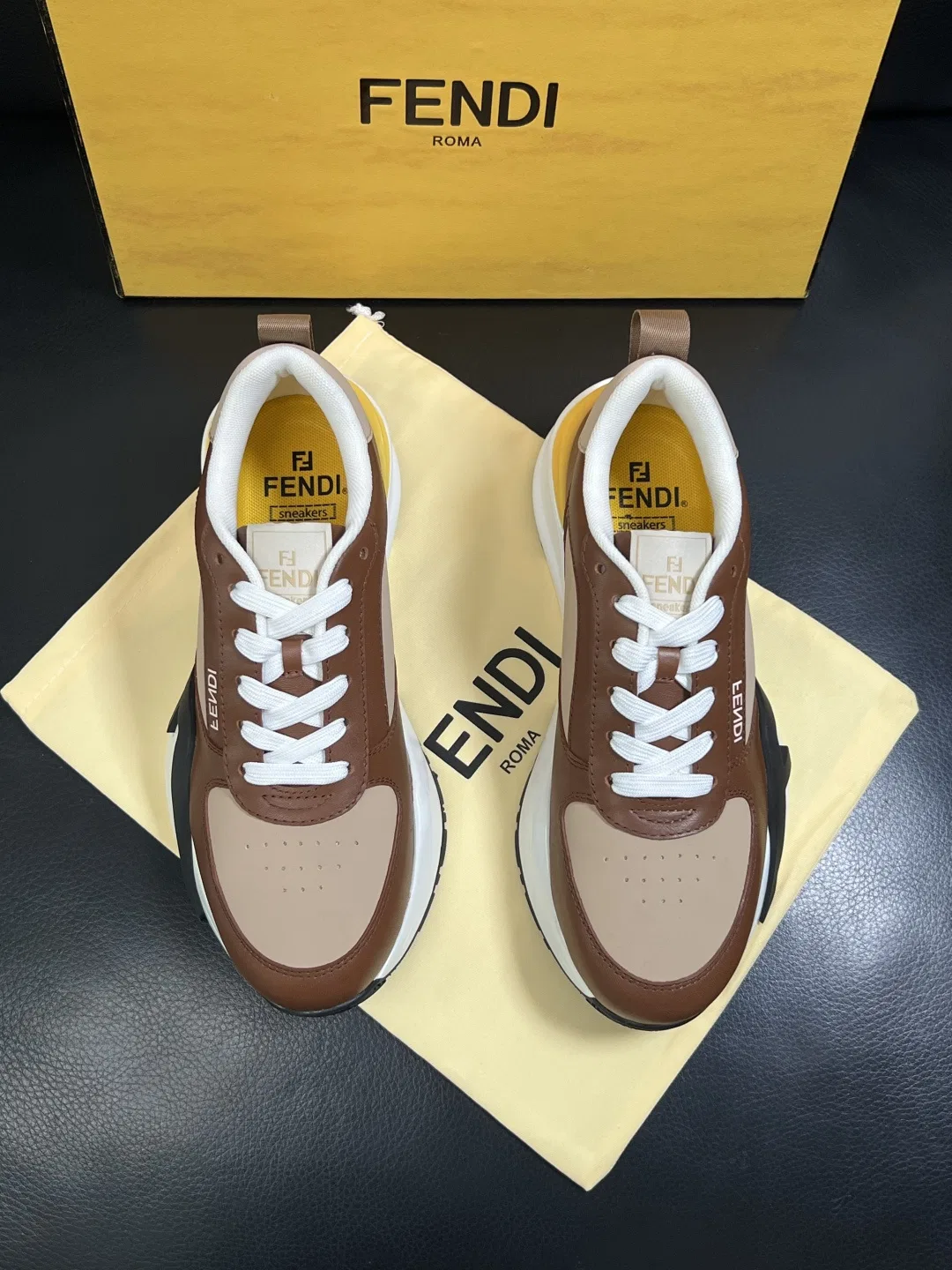 FEN 27FW KJARXSO 024 스니커즈 21