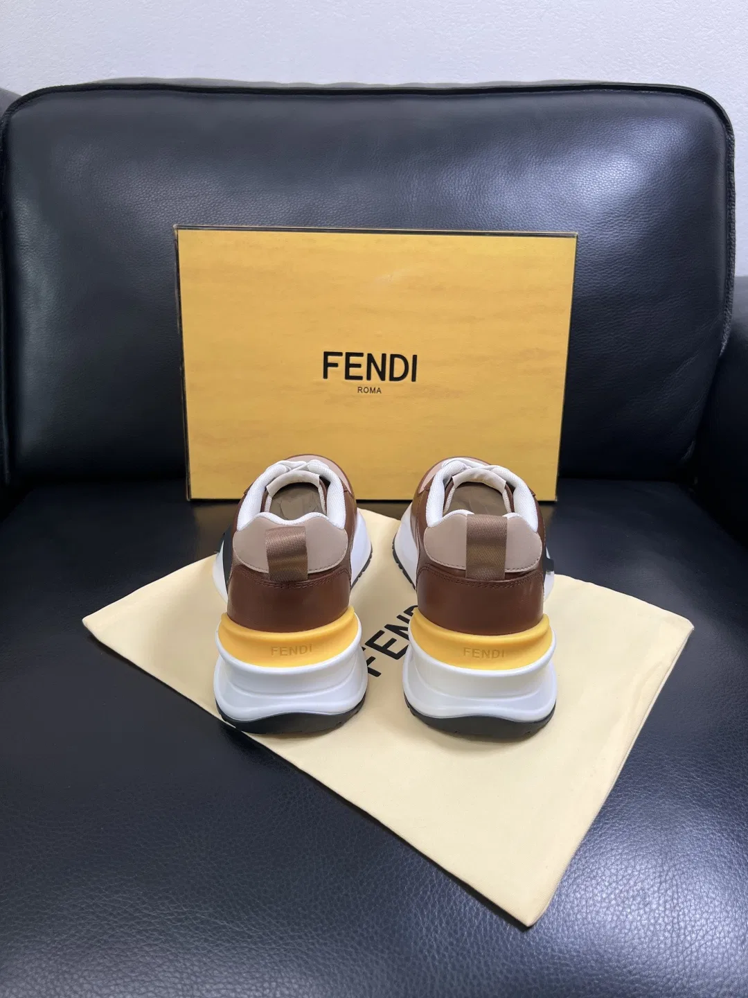FEN 27FW KJARXSO 024 스니커즈 26