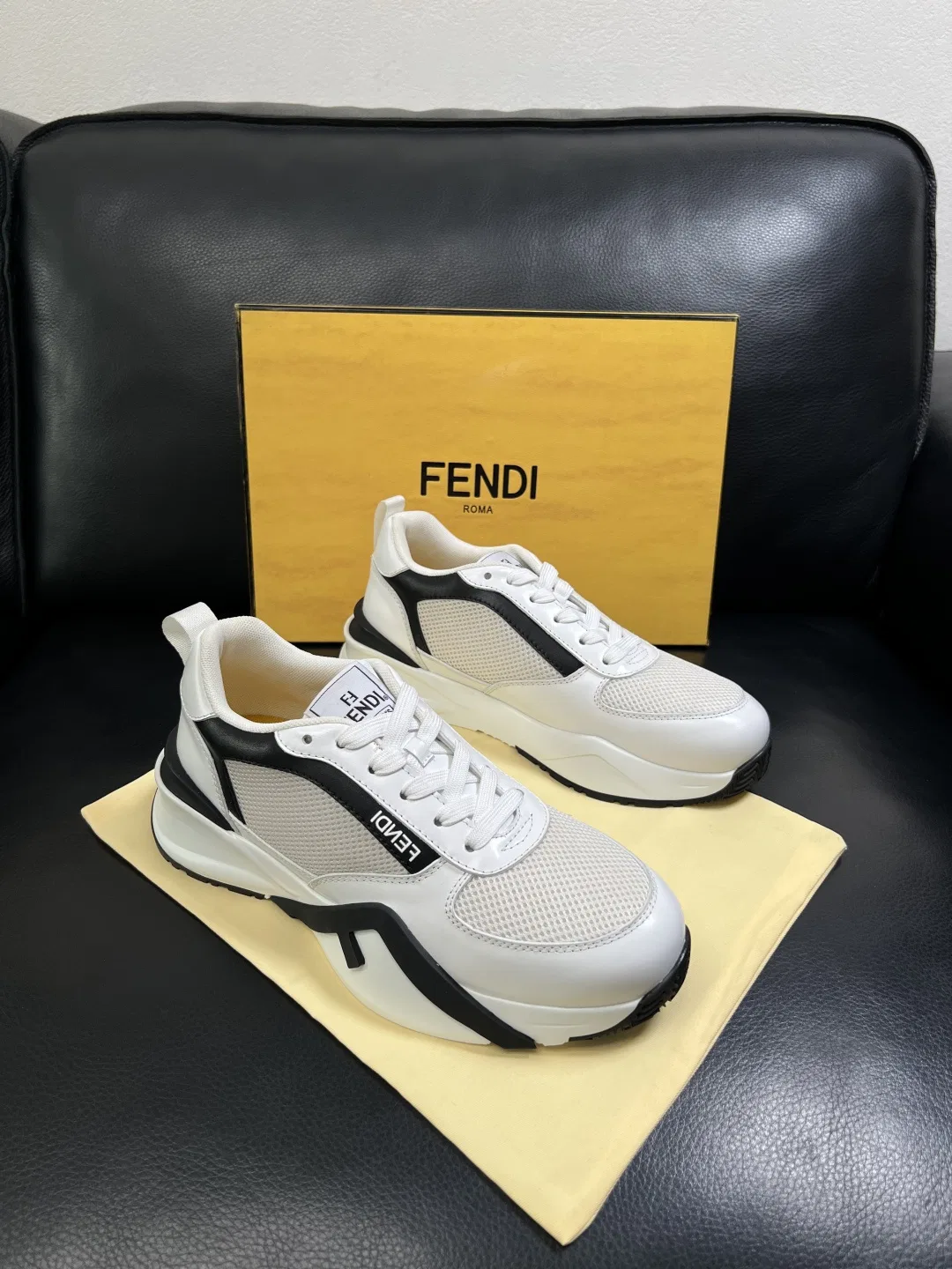 FEN 27FW KJARXSO 024 스니커즈 28
