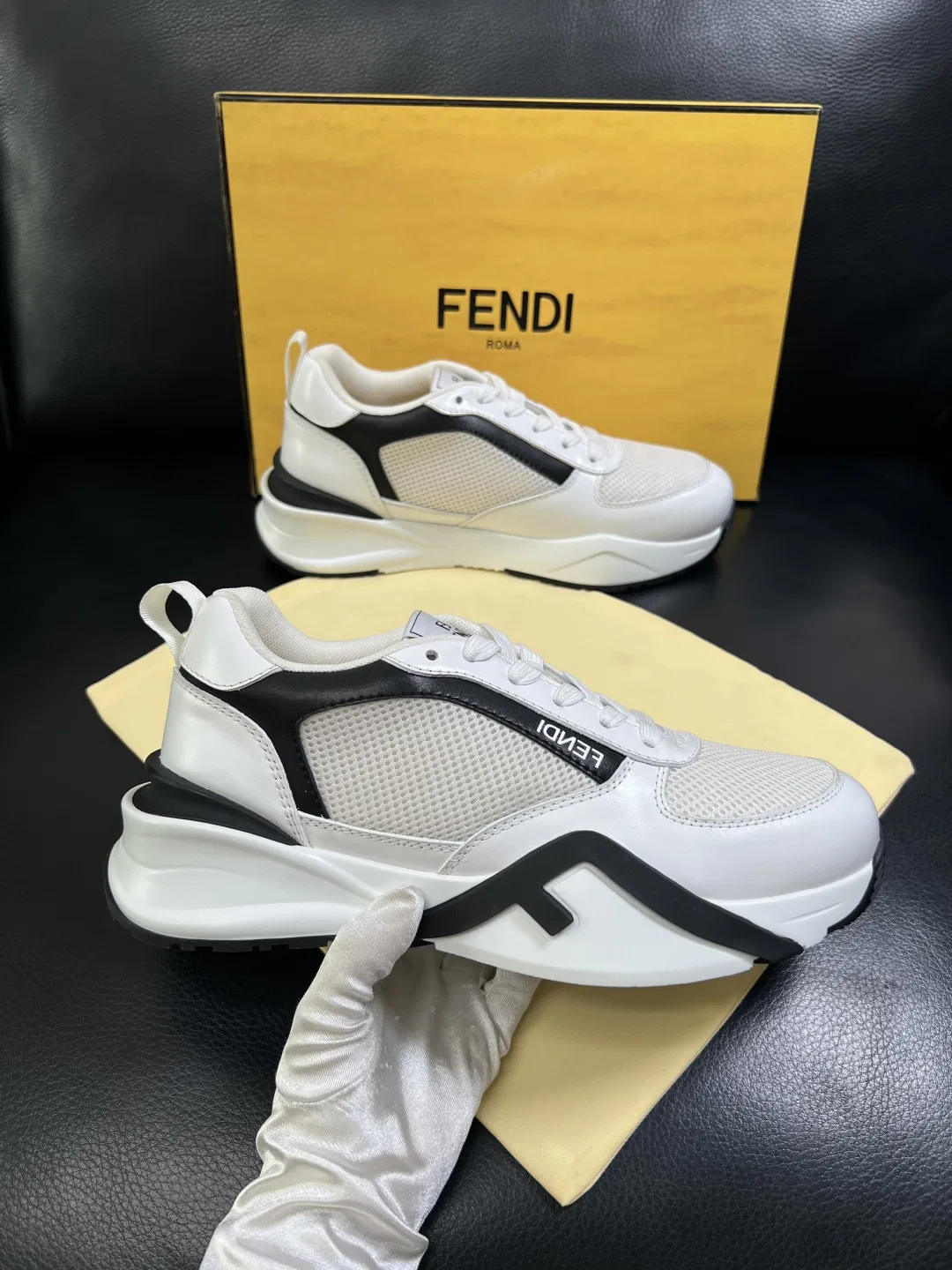 FEN 27FW KJARXSO 024 스니커즈 31